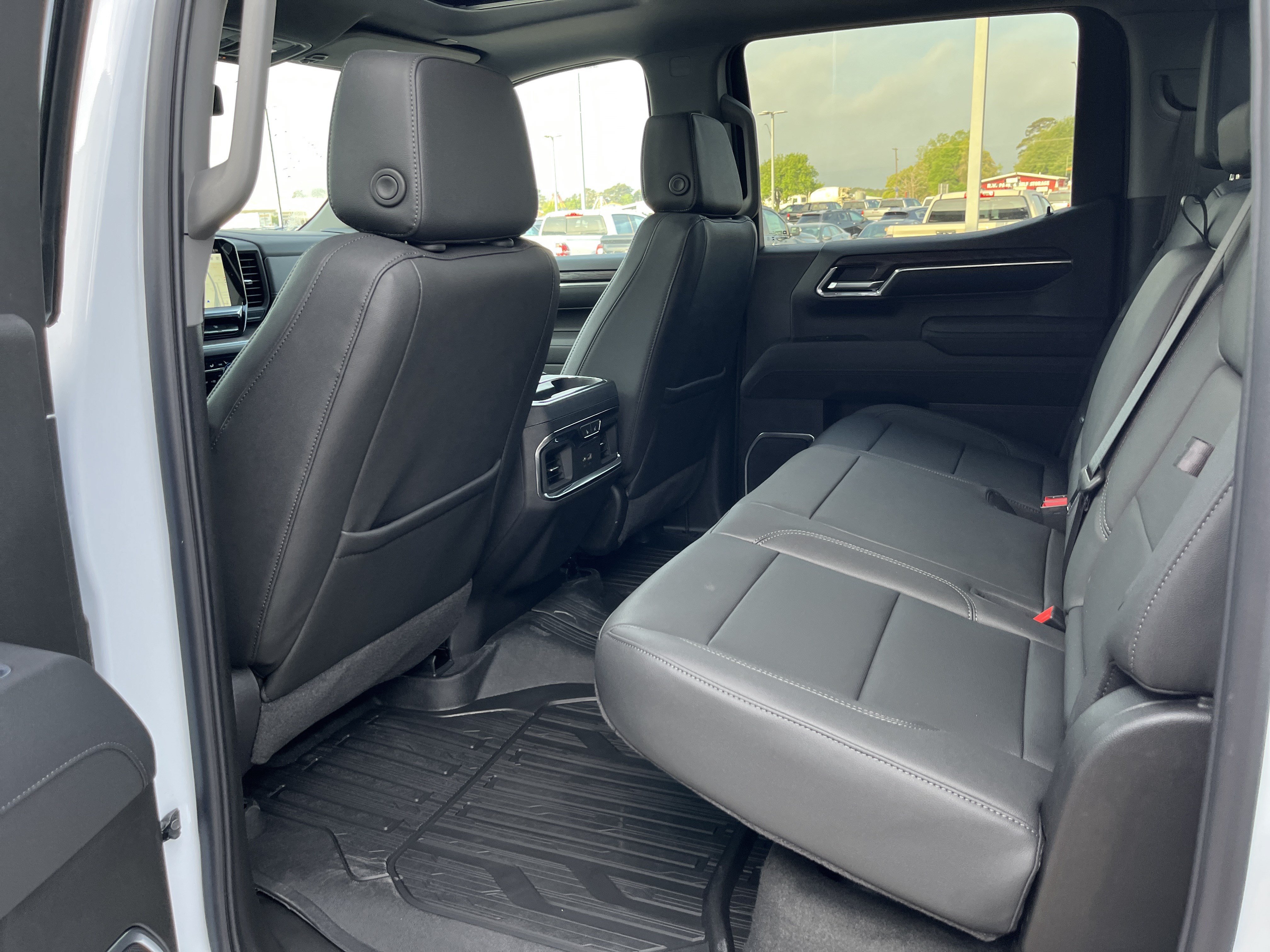 2026 GMC Sierra 1500 SLT - Photo 11