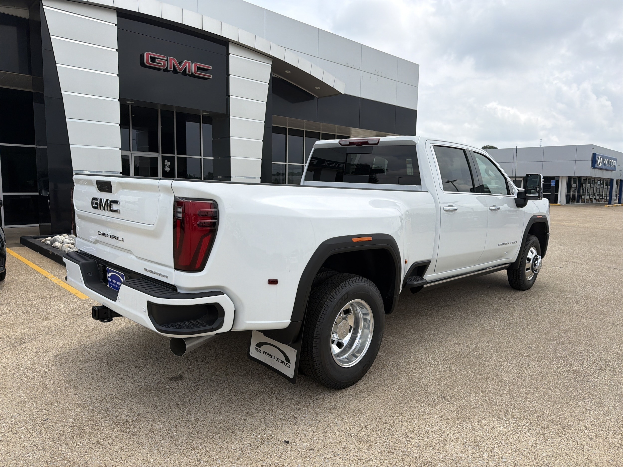 2026 GMC Sierra 3500HD Denali Ultimate - Photo 3