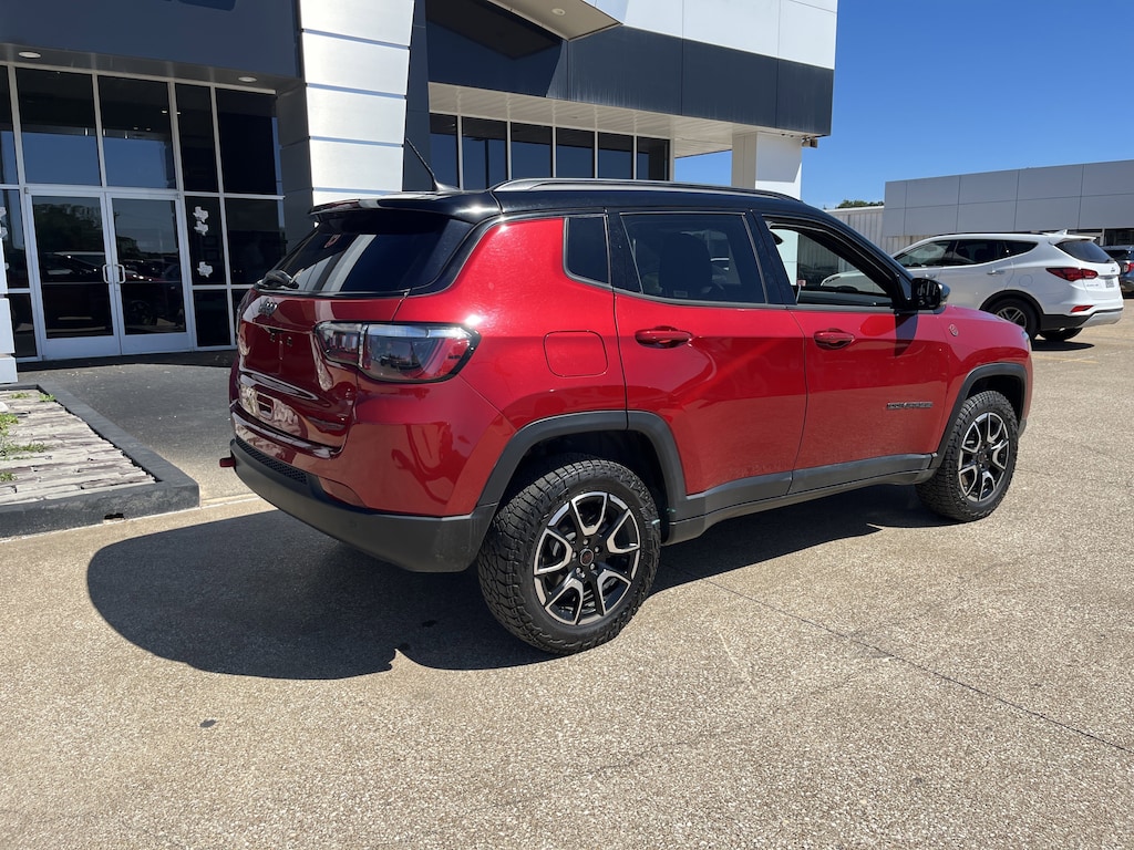 Used 2025 Jeep Compass Trailhawk SUV