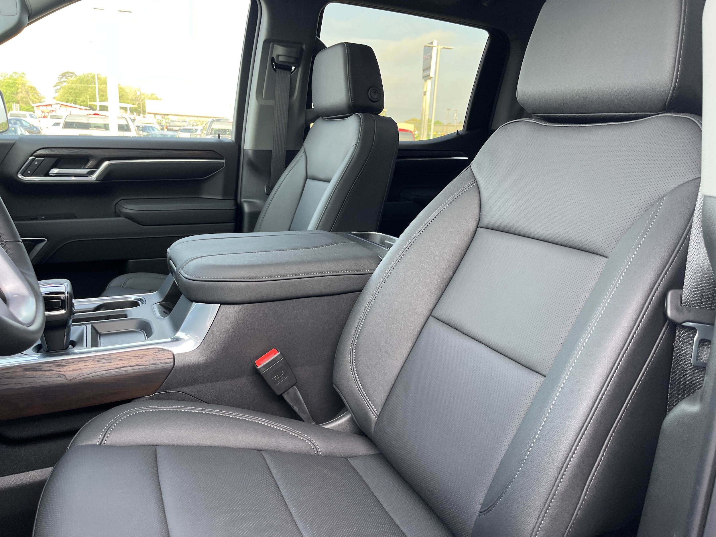 2026 GMC Sierra 1500 SLT - Photo 9
