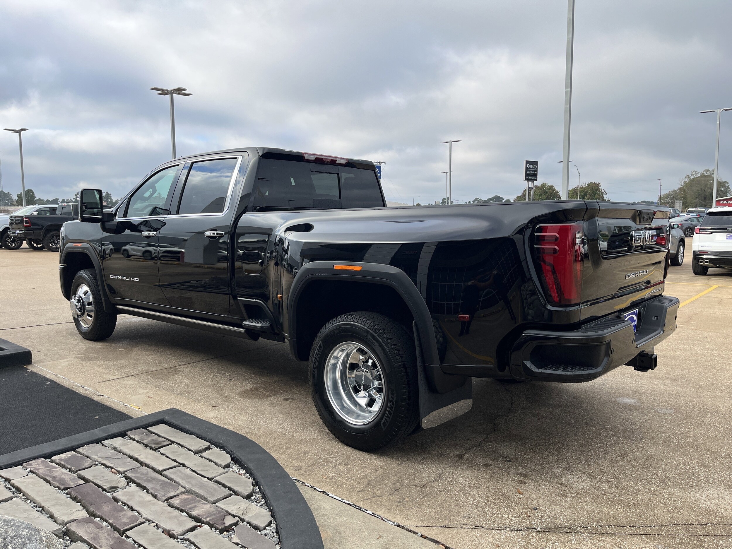 2026 Gmc Sierra 3500 HD Denali Ultimate photo 4