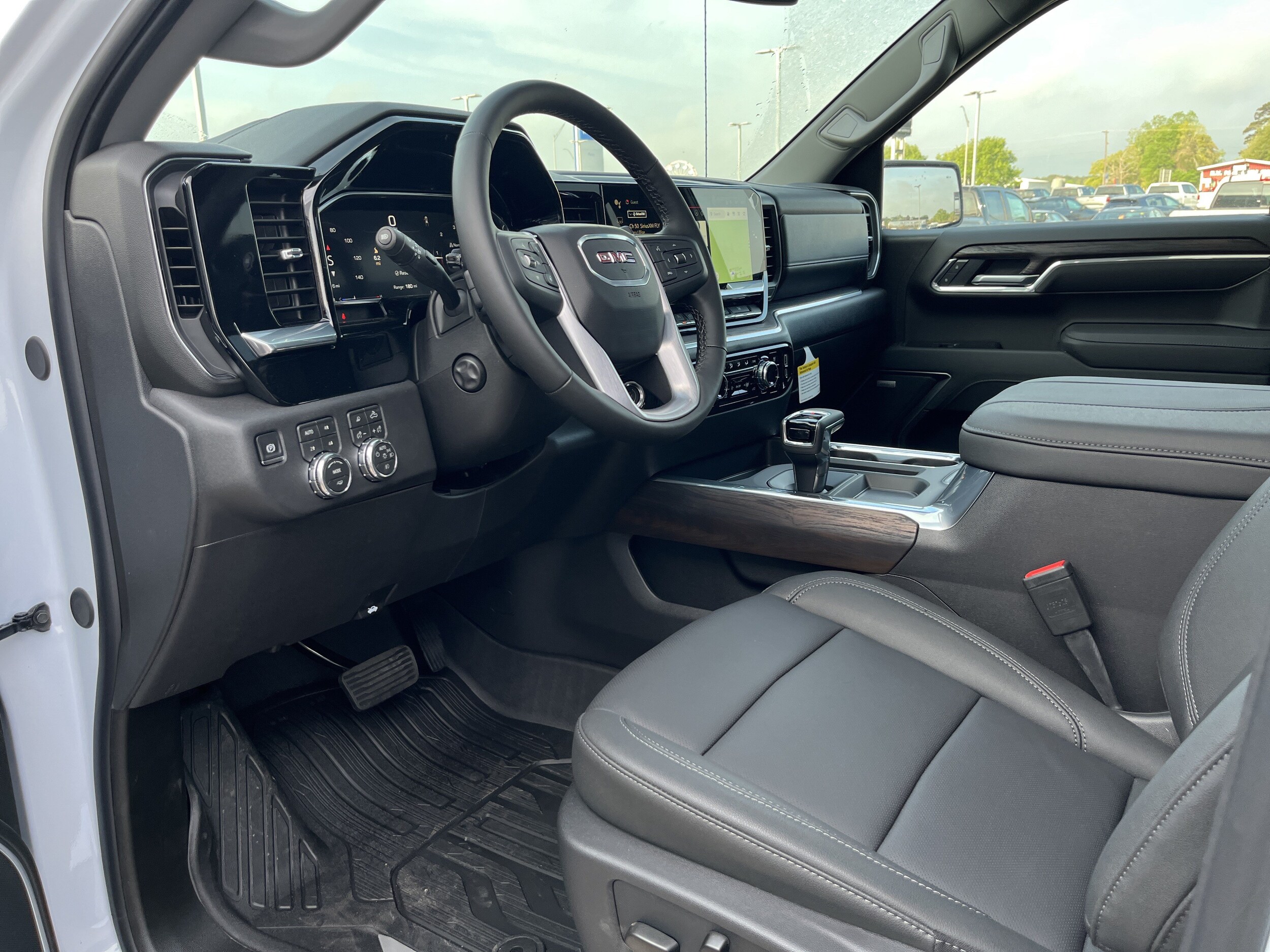2026 GMC Sierra 1500 SLT - Photo 8