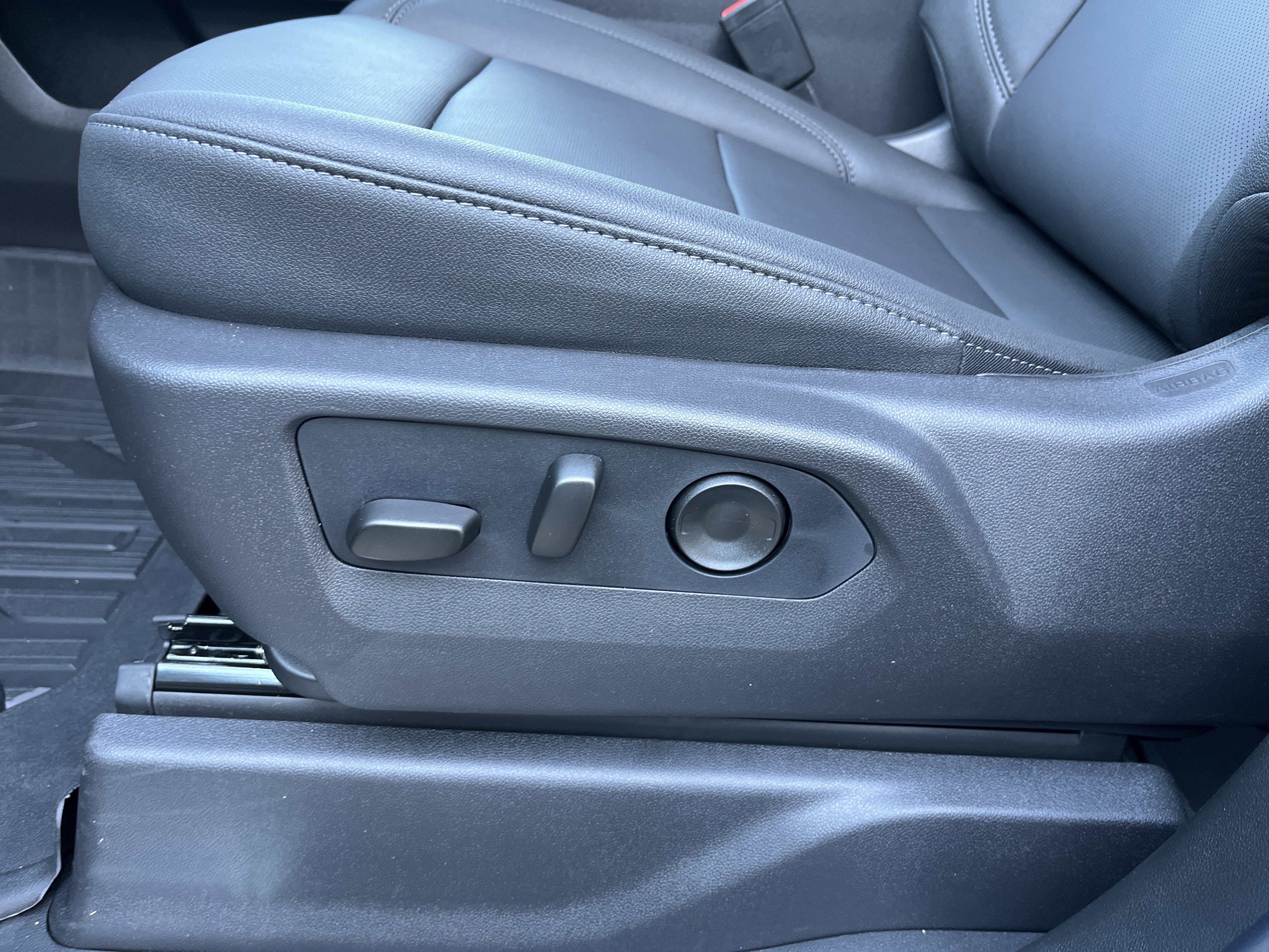 2026 GMC Sierra 1500 SLT - Photo 24