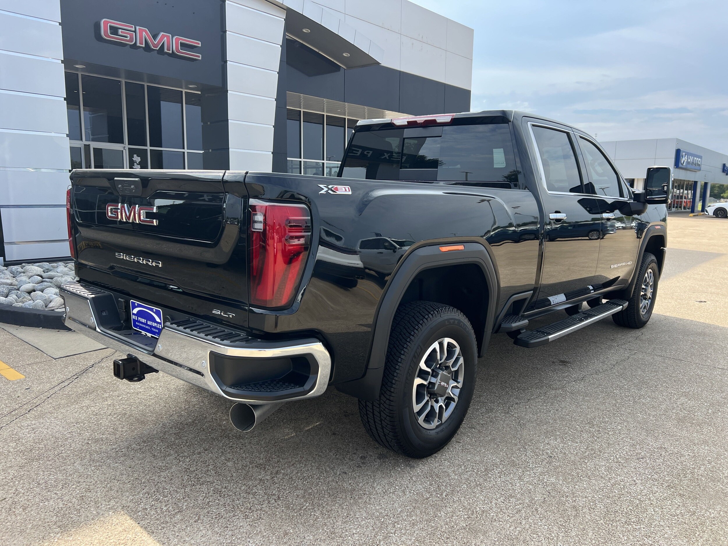 2025 Gmc Sierra 2500 HD SLT photo 3