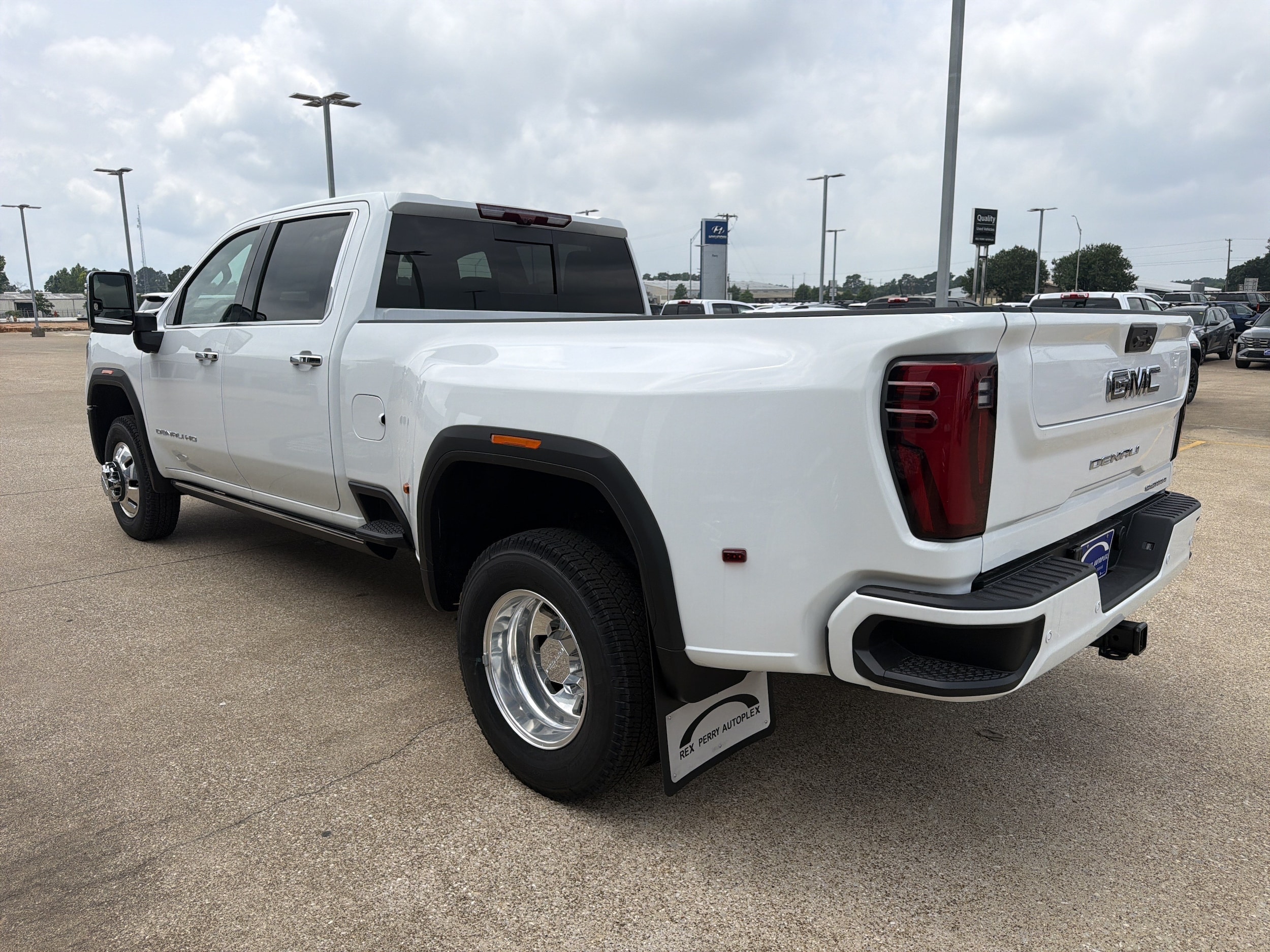 2026 GMC Sierra 3500HD Denali Ultimate - Photo 4