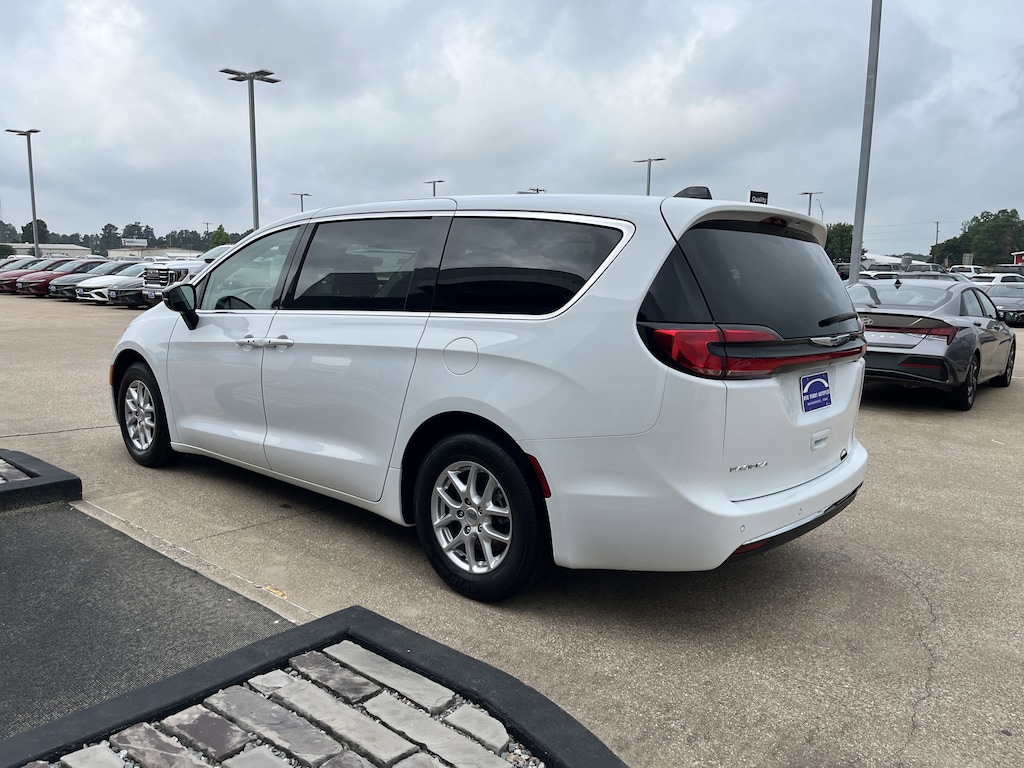 Used 2024 Chrysler Pacifica Touring L Van Passenger Van