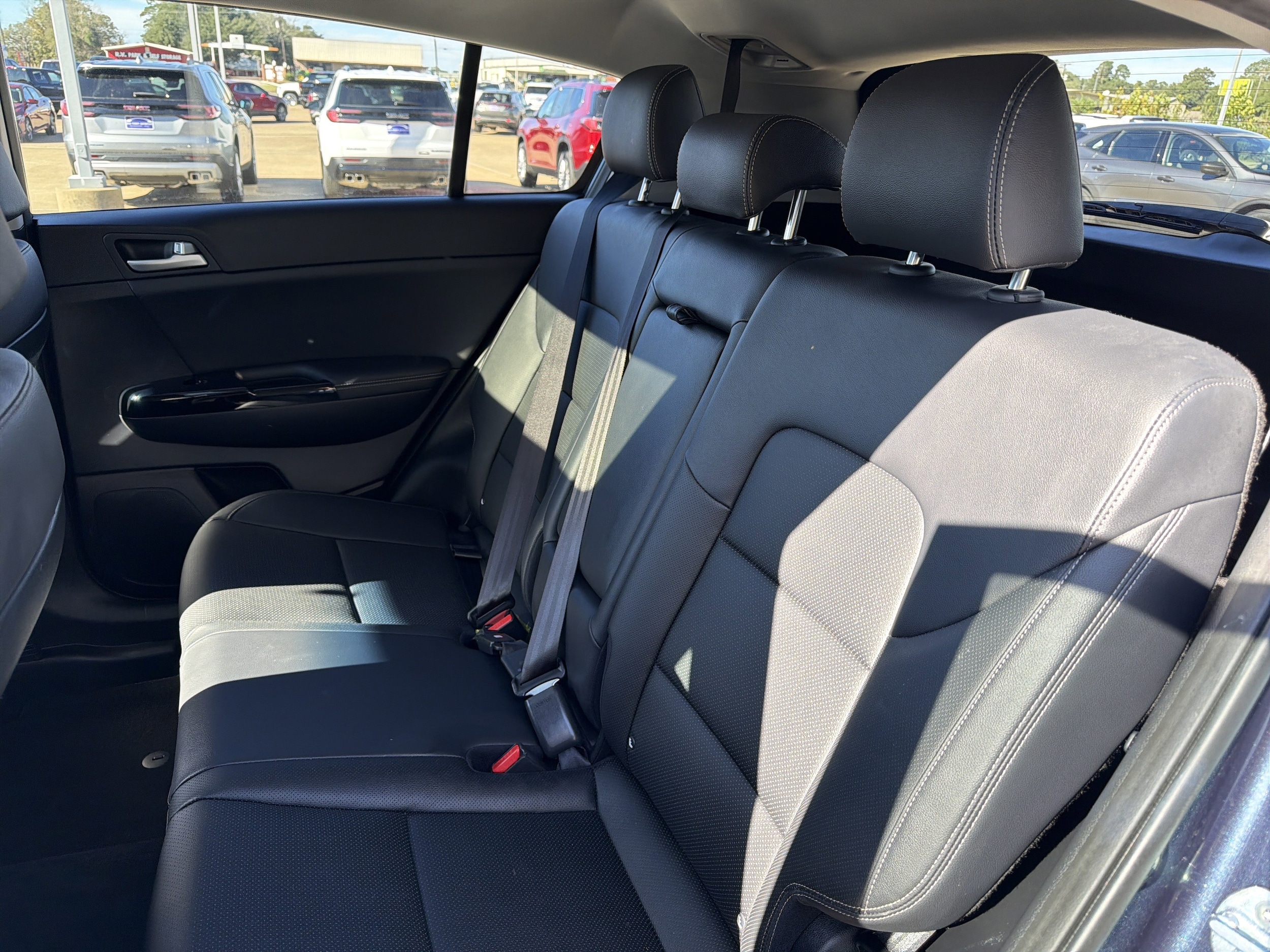 2021 Kia Sportage EX - Photo 6