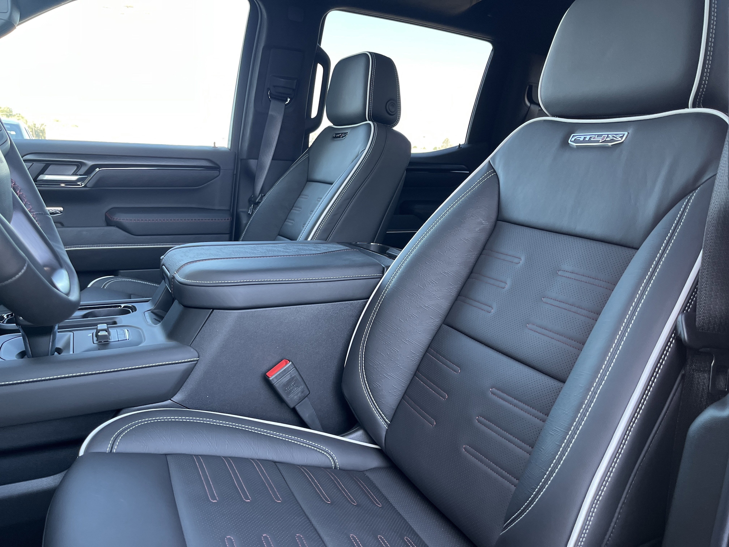 2026 GMC Sierra 1500 AT4X - Photo 9