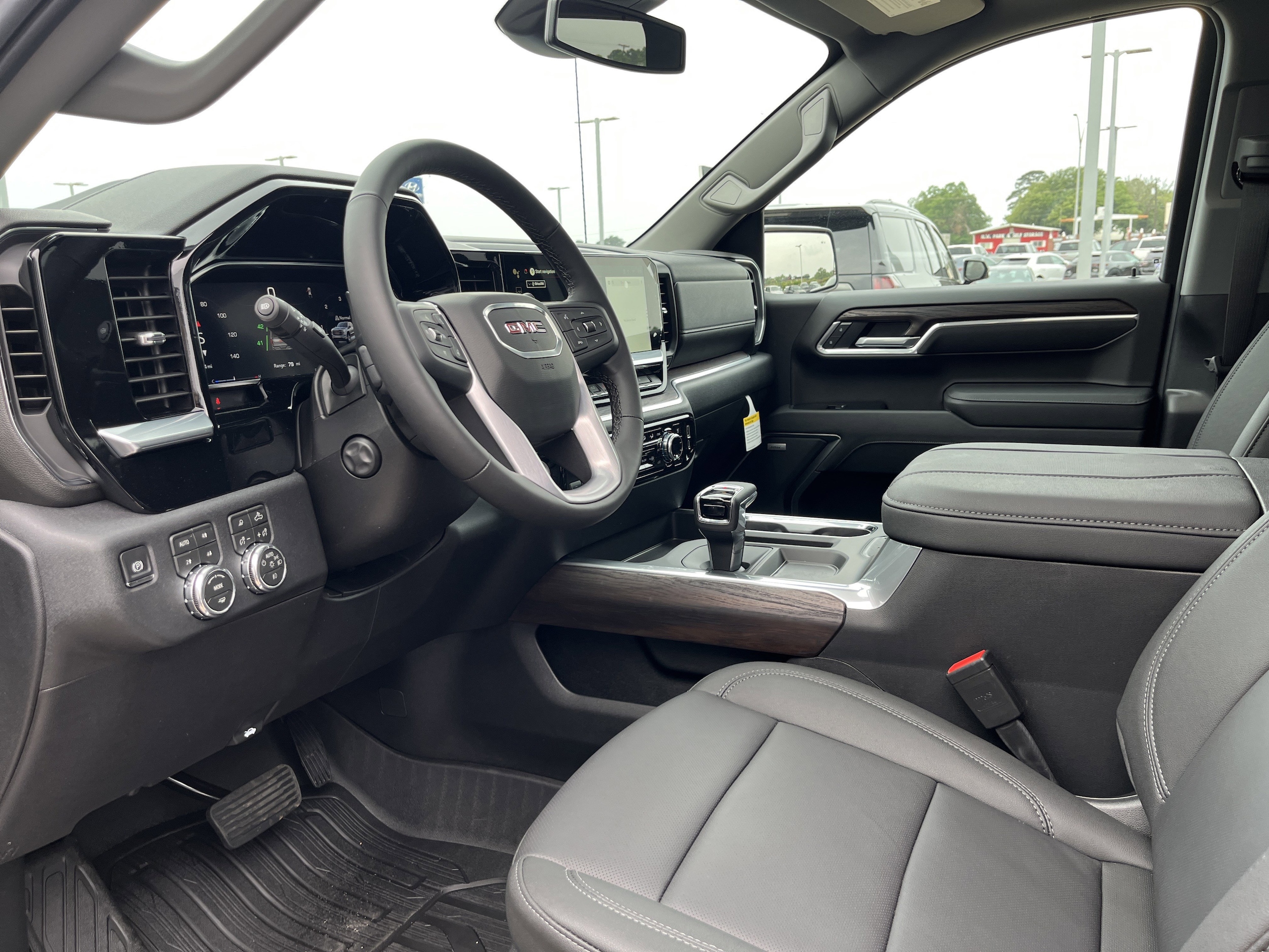 2026 GMC Sierra 1500 SLT - Photo 8