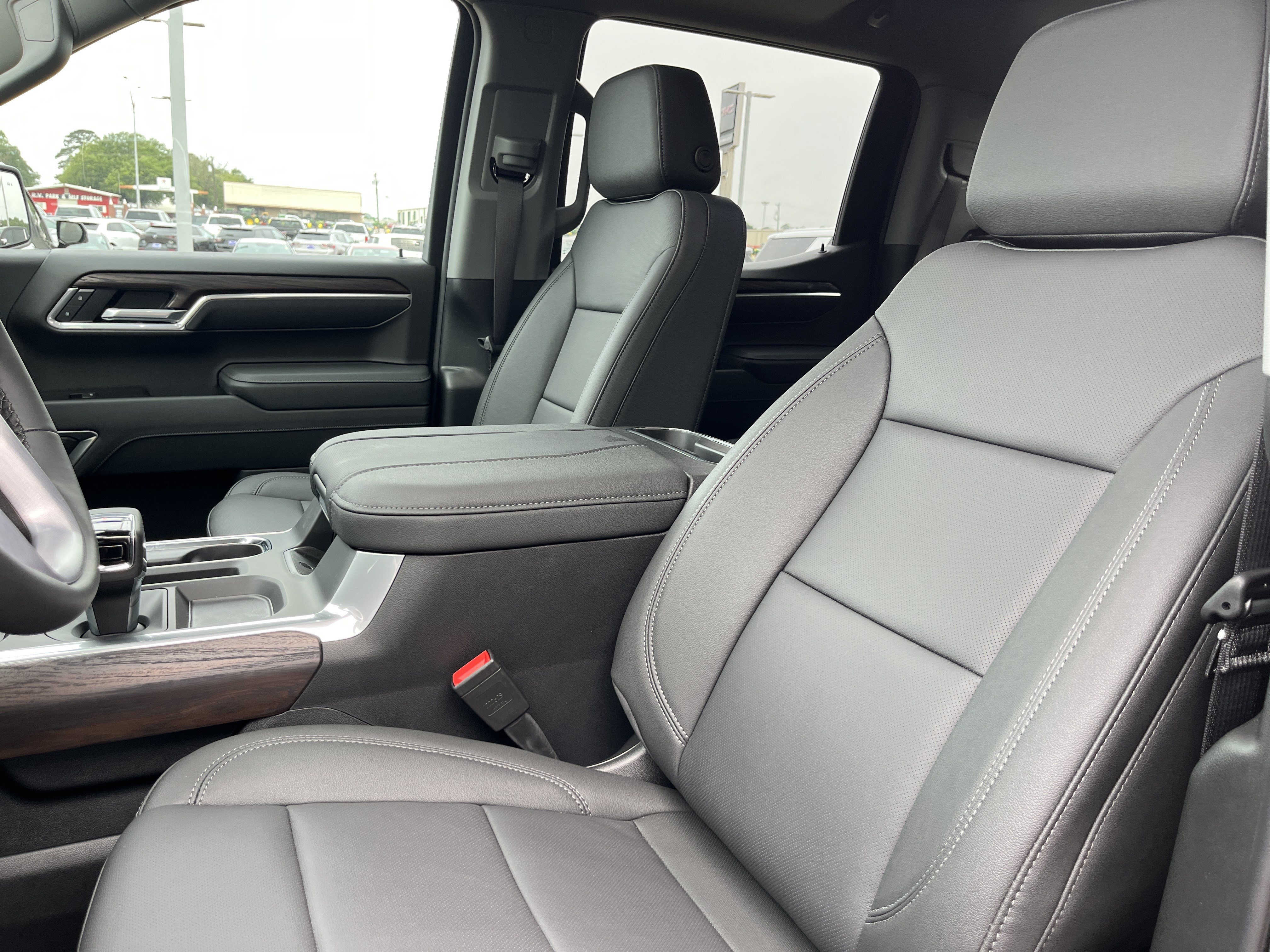 2026 GMC Sierra 1500 SLT - Photo 9