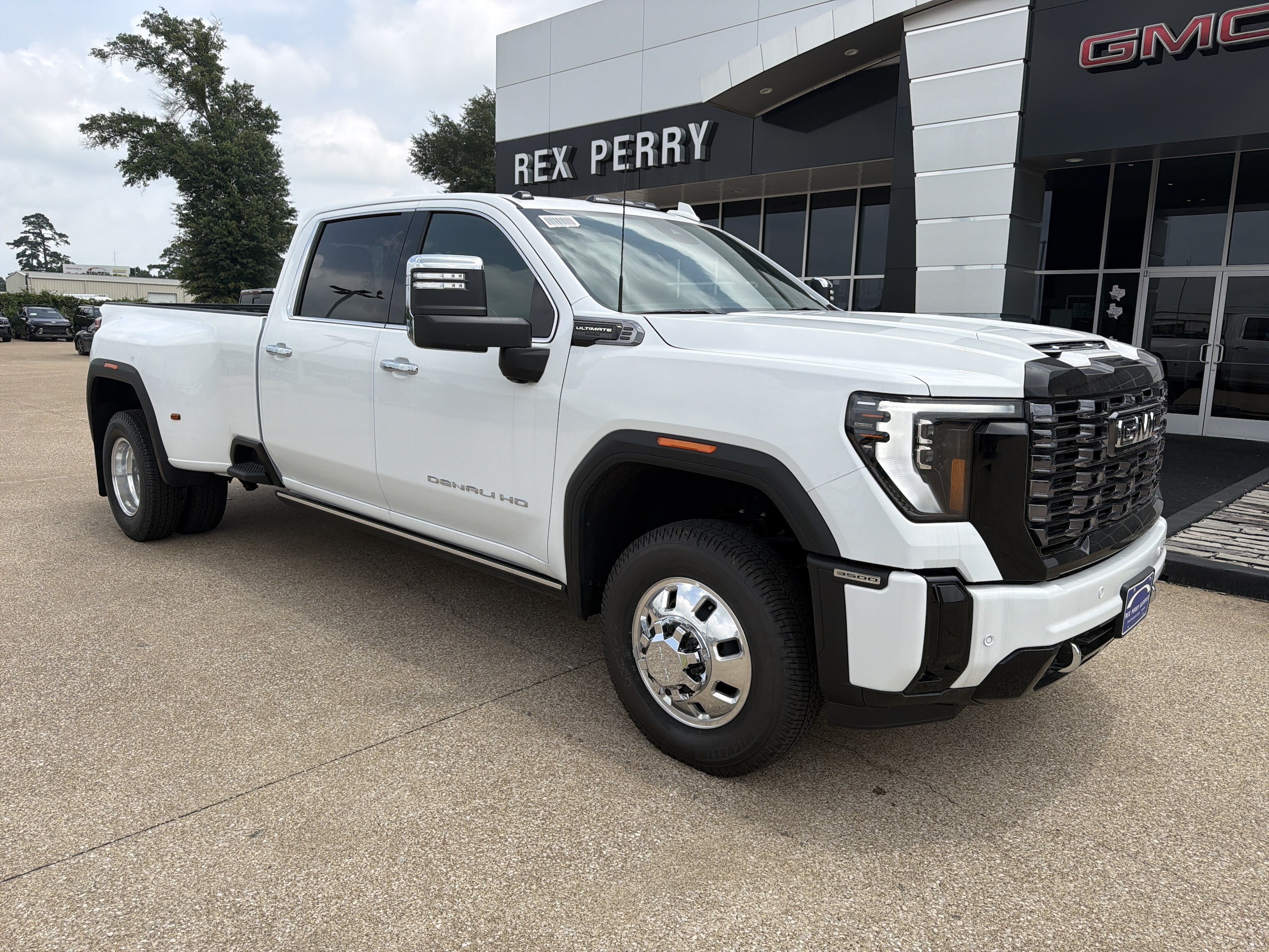 2026 GMC Sierra 3500HD Denali Ultimate - Photo 2
