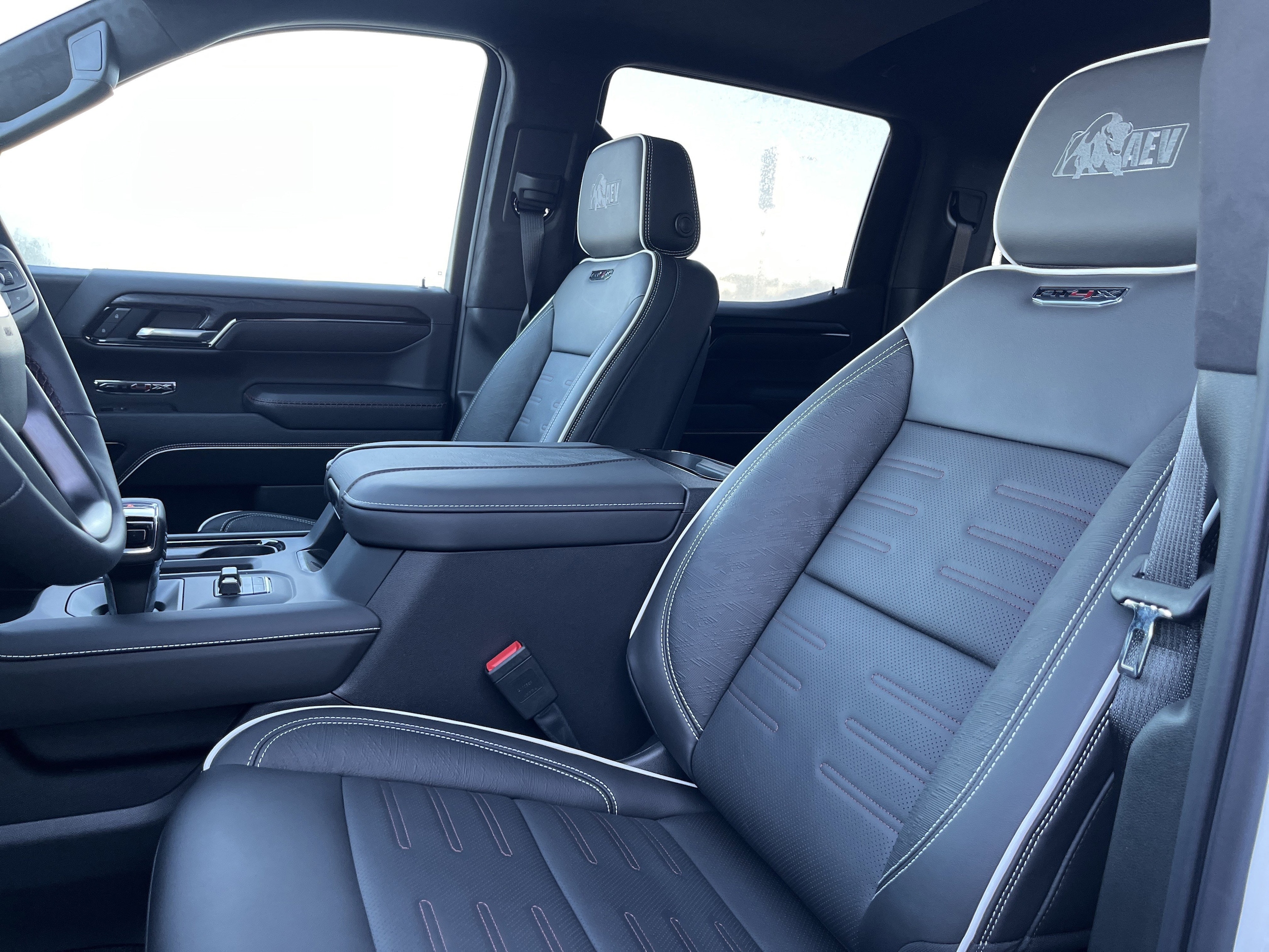 2026 GMC Sierra 1500 AT4X - Photo 9