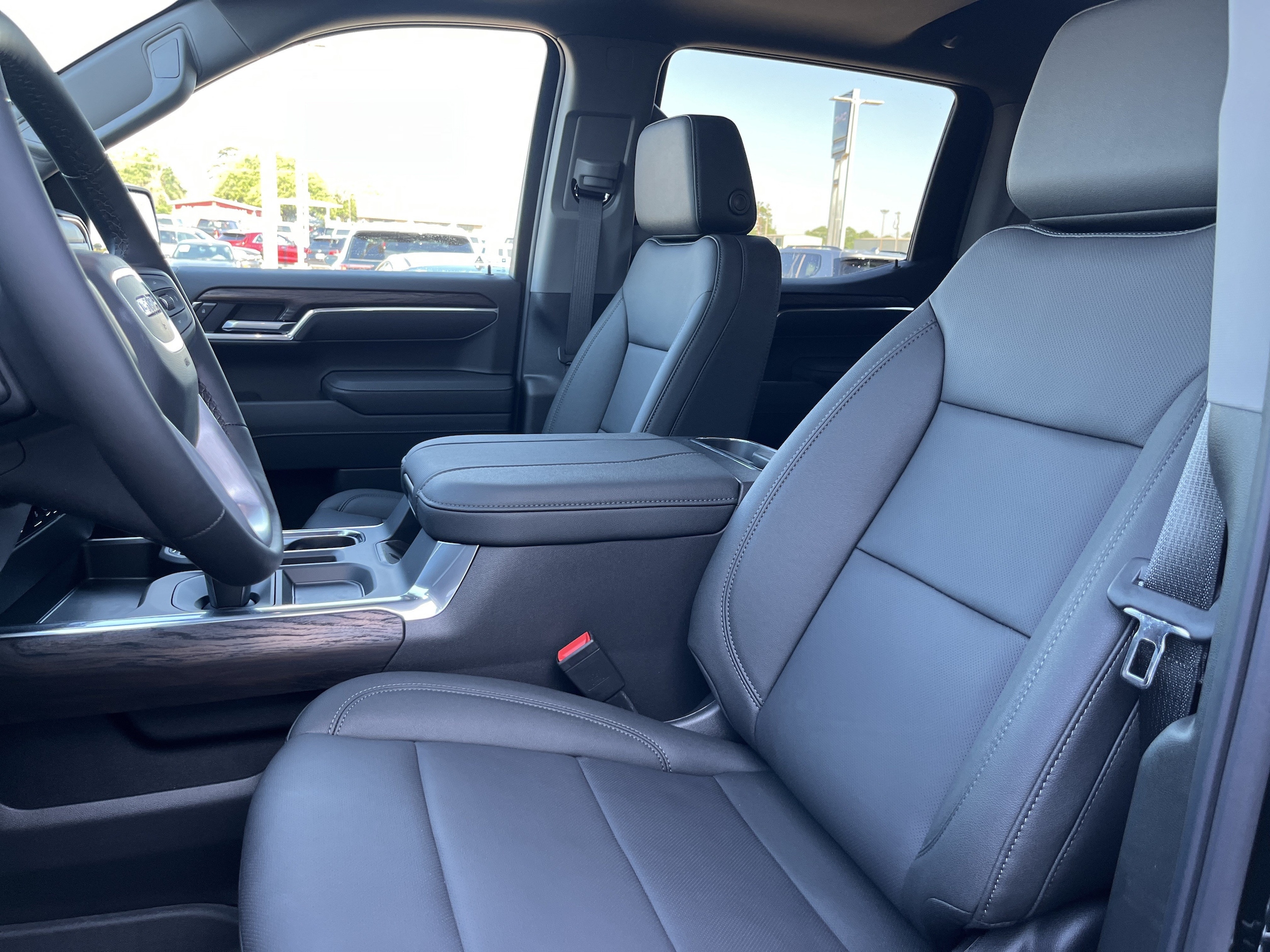 2026 GMC Sierra 1500 SLT - Photo 8