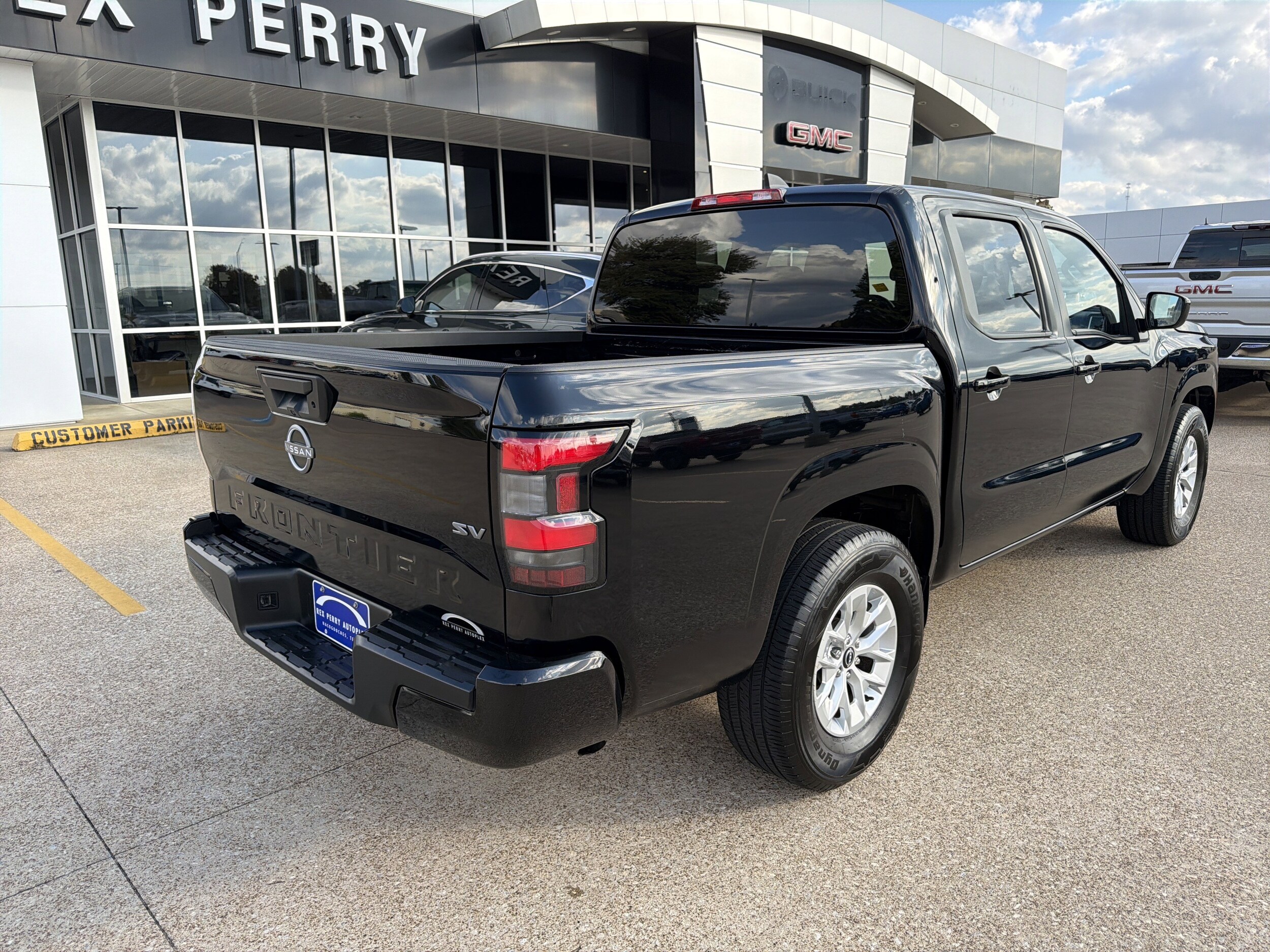 2024 Nissan Frontier SV photo 3