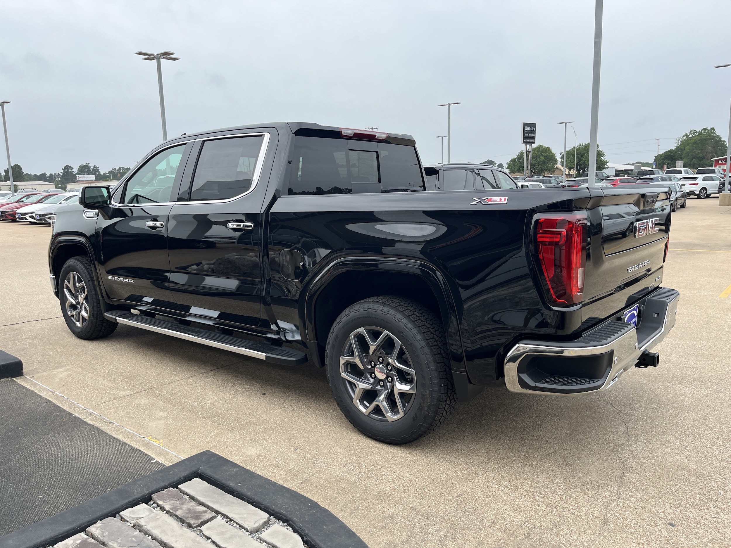 2026 GMC Sierra 1500 SLT - Photo 4