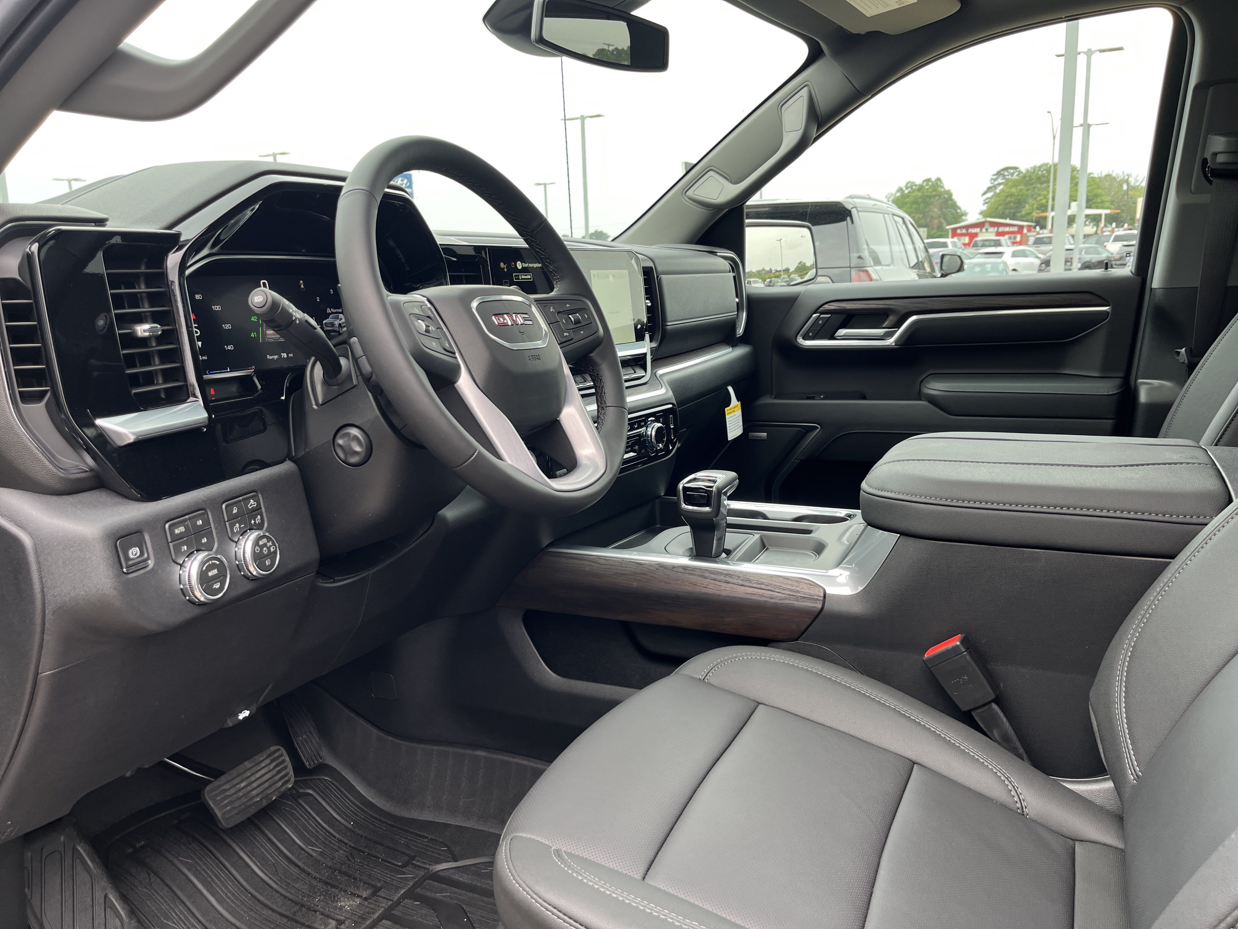 2026 GMC Sierra 1500 SLT - Photo 8