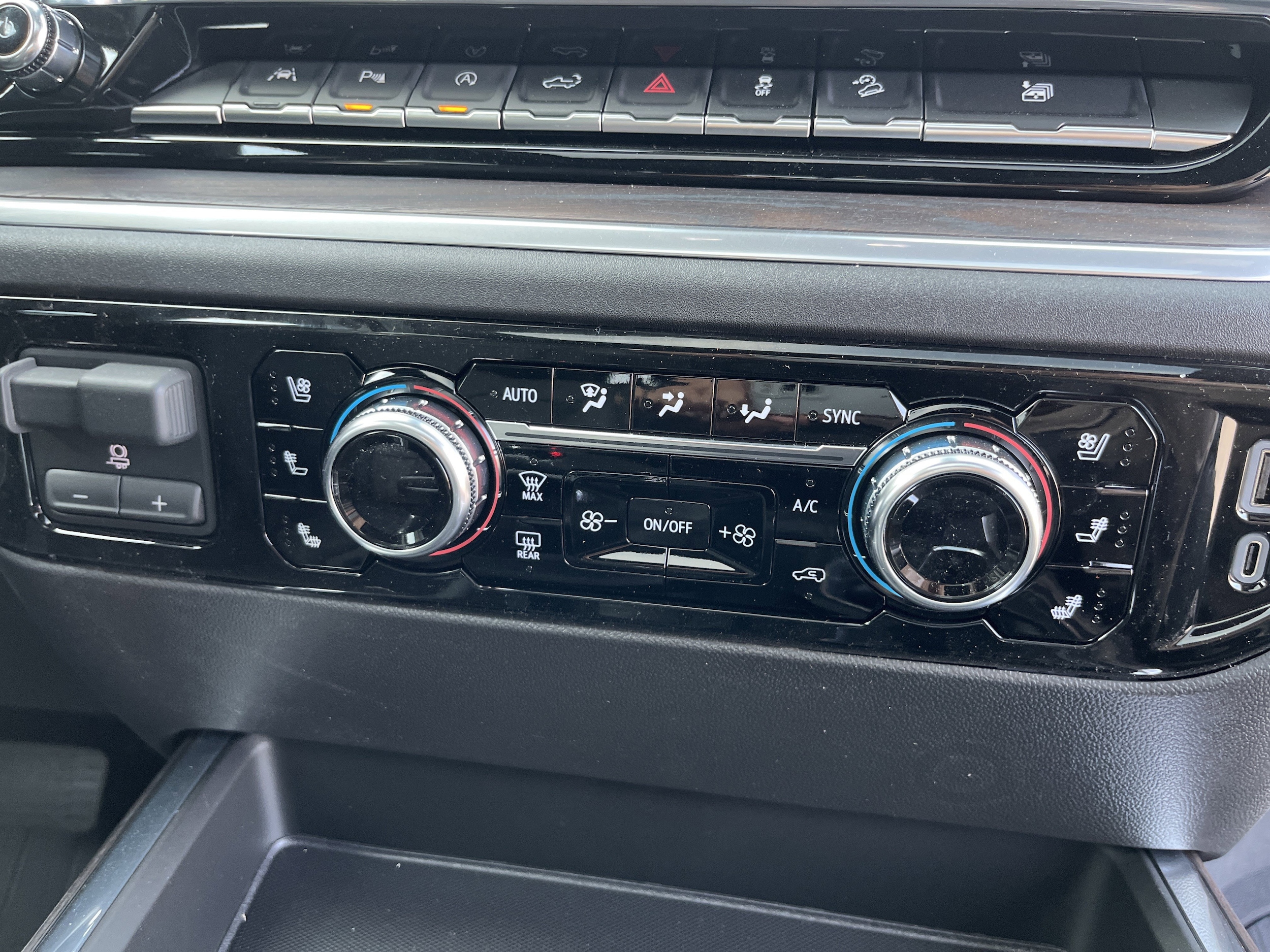 2026 GMC Sierra 1500 SLT - Photo 21