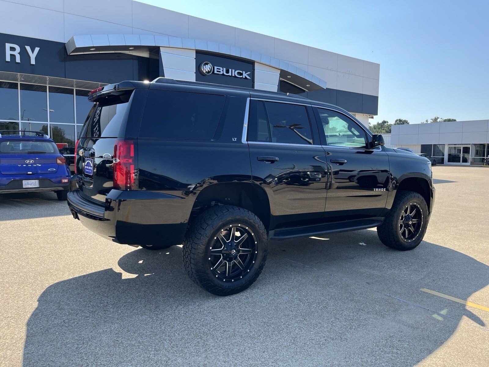 Used 2020 Chevrolet Tahoe LT with VIN 1GNSKBKCXLR142451 for sale in Nacogdoches, TX