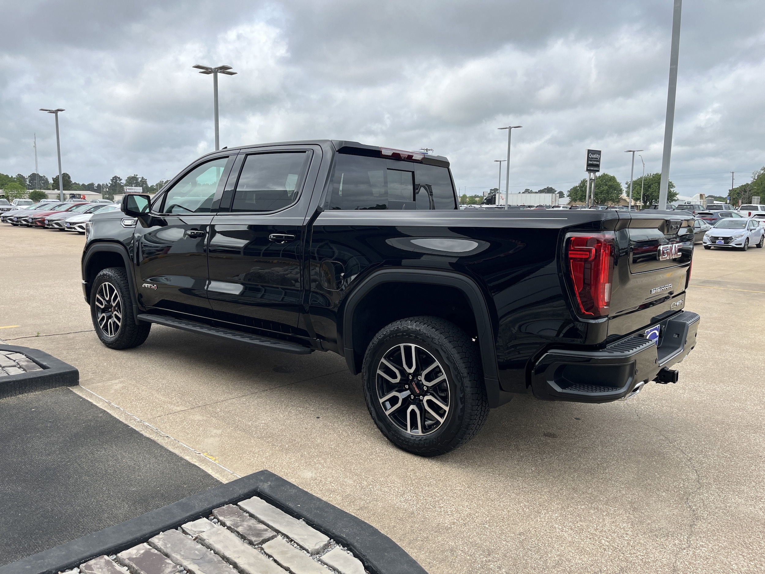 2026 GMC Sierra 1500 AT4 - Photo 4