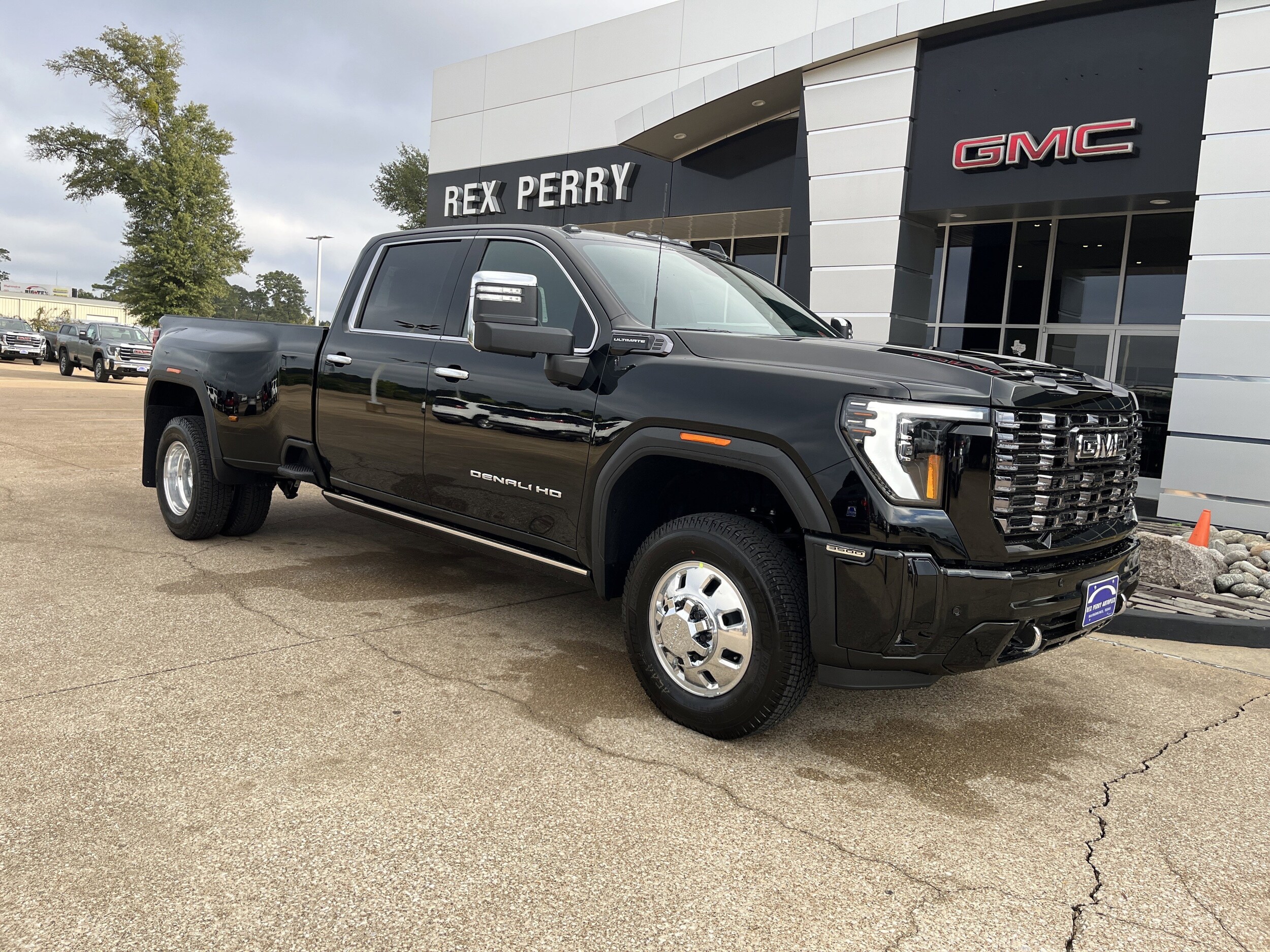 2026 Gmc Sierra 3500 HD Denali Ultimate photo 2