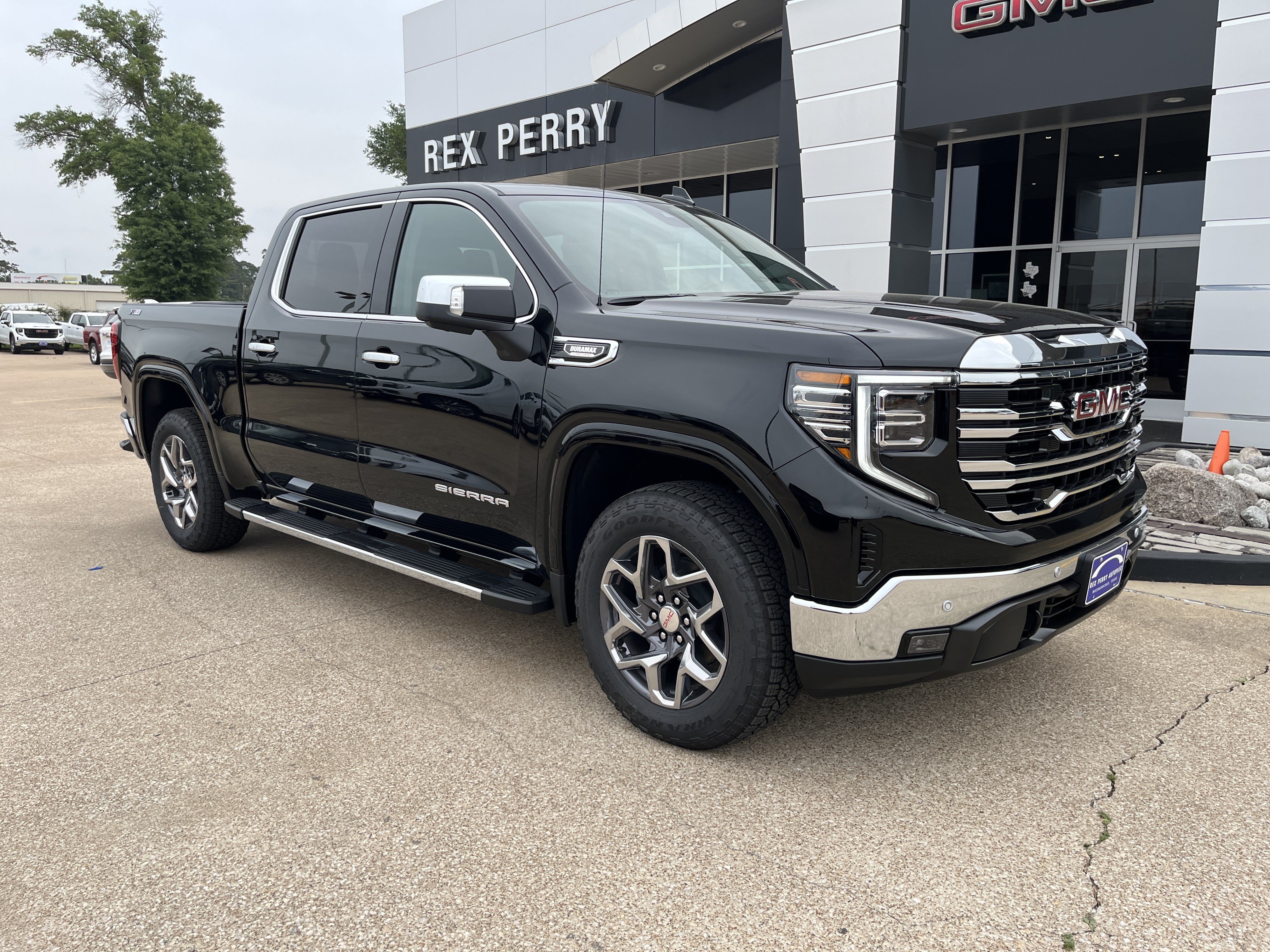2026 GMC Sierra 1500 SLT - Photo 2