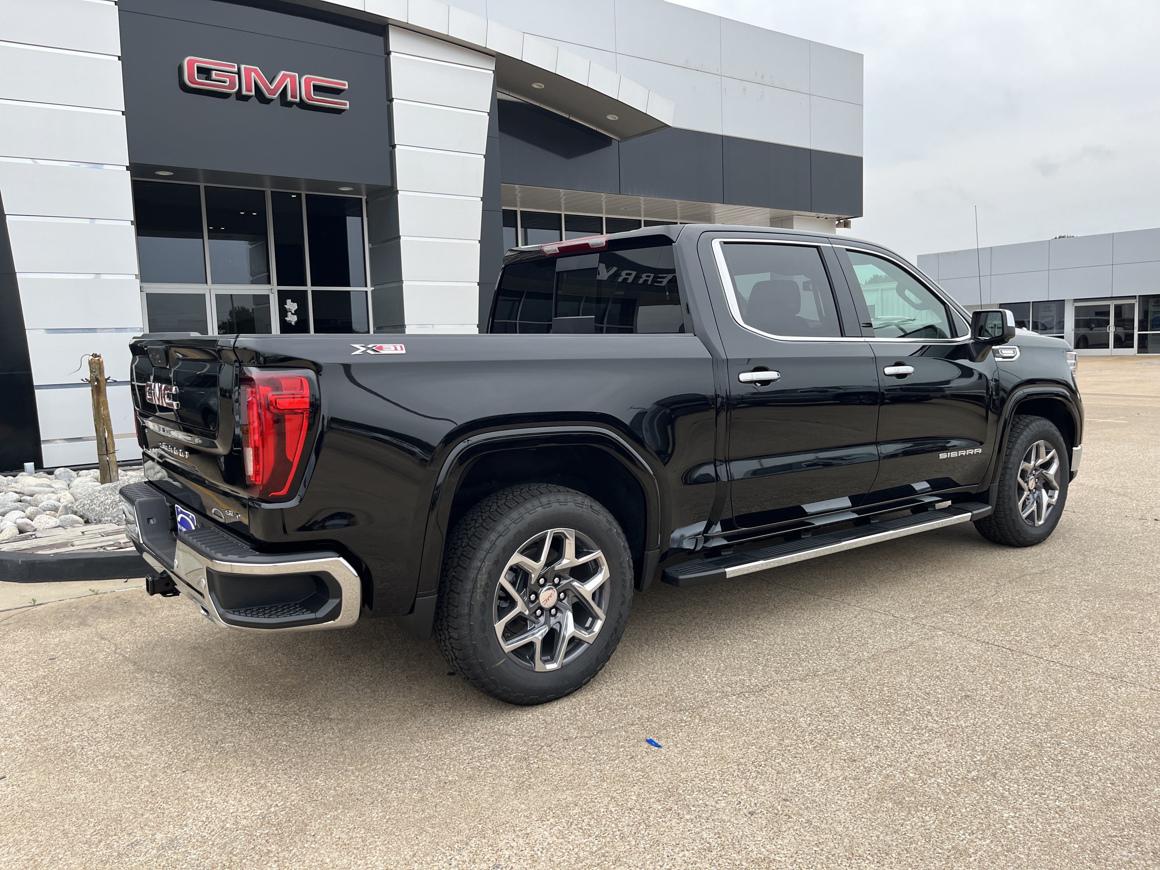 2026 GMC Sierra 1500 SLT - Photo 3