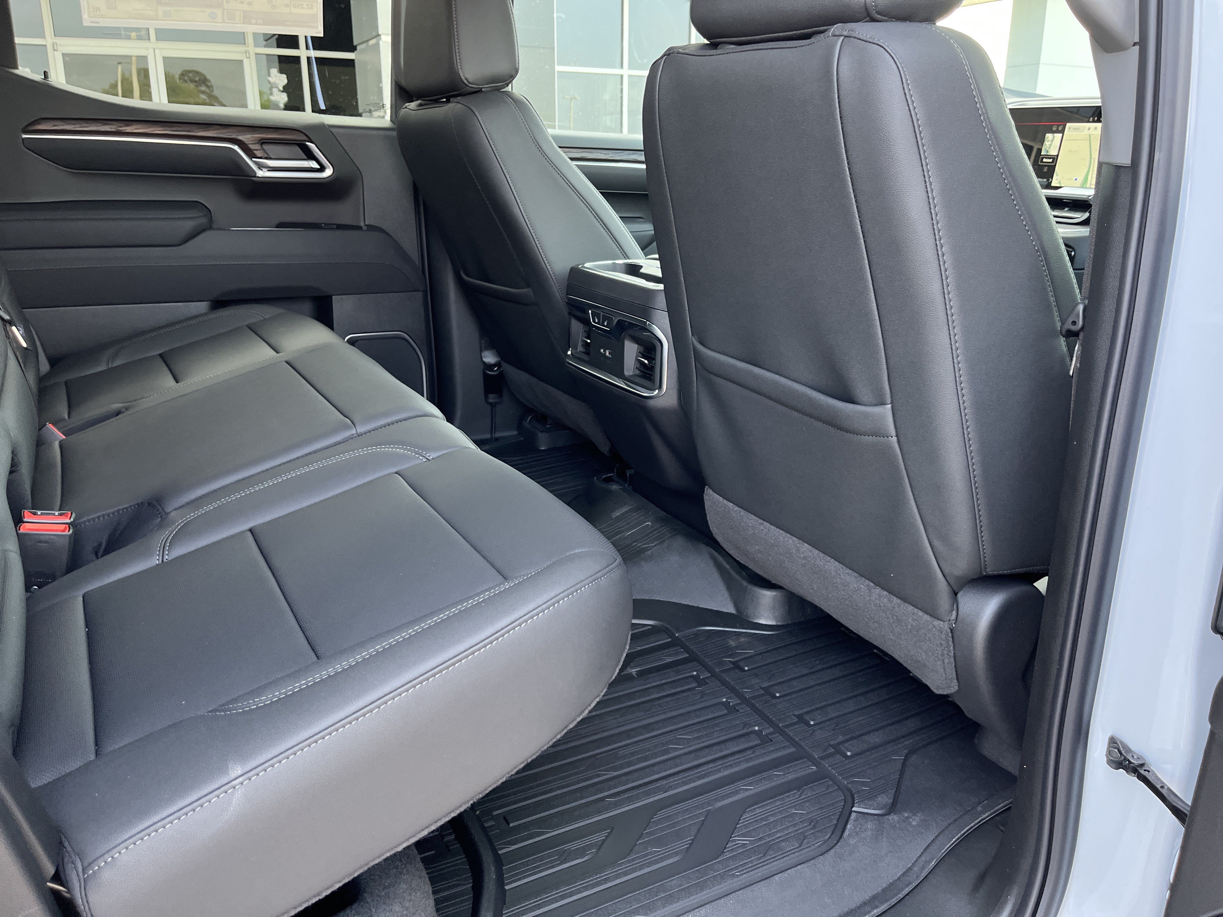 2026 GMC Sierra 1500 SLT - Photo 15