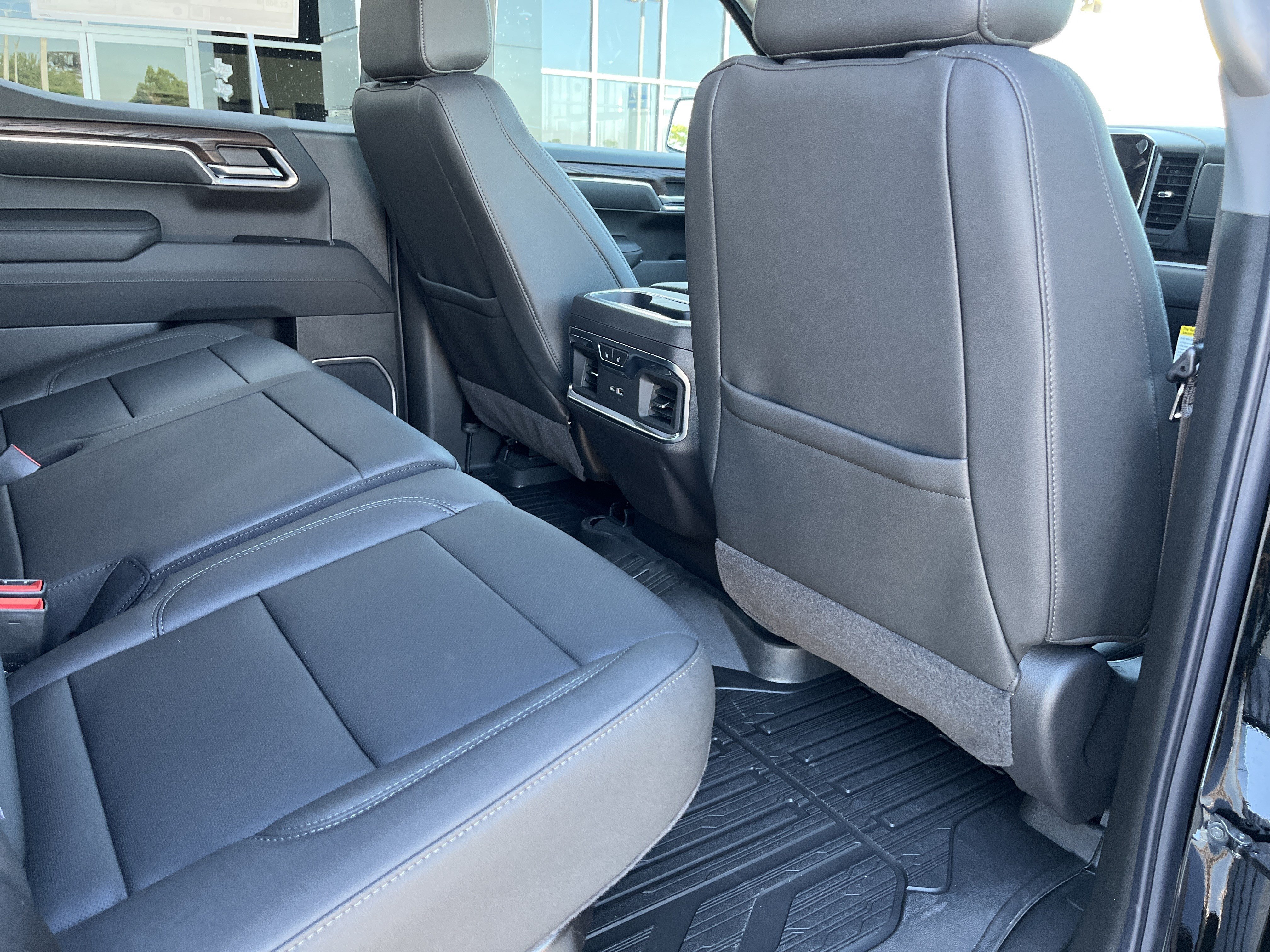 2026 GMC Sierra 1500 SLT - Photo 14