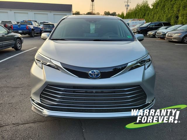 2023 Toyota Sienna Platinum photo 2