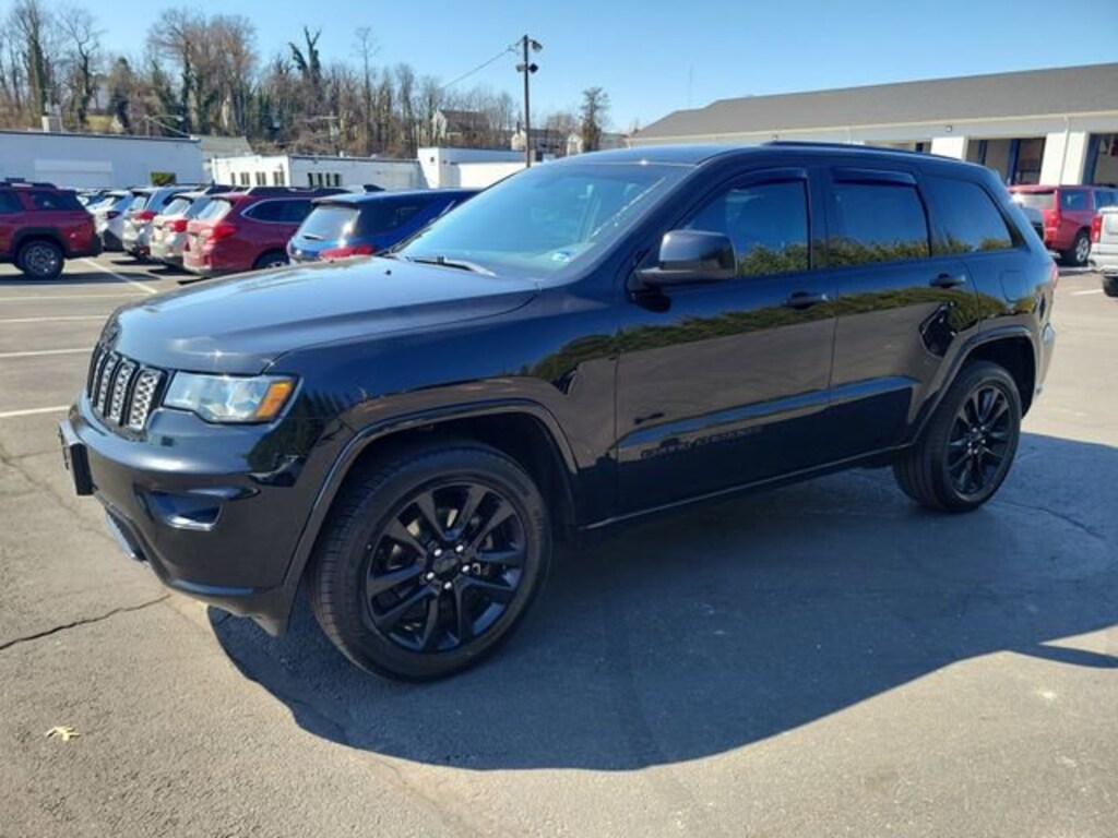 Used 2018 Jeep Grand Cherokee Altitude SUV