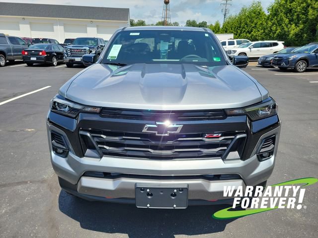 2025 Chevrolet Colorado Z71 photo 2