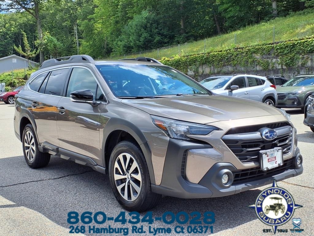 2023 Subaru Outback Premium's photo