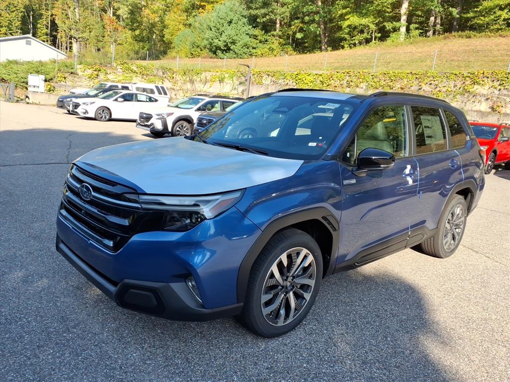 2025 Subaru Forester Touring photo 3