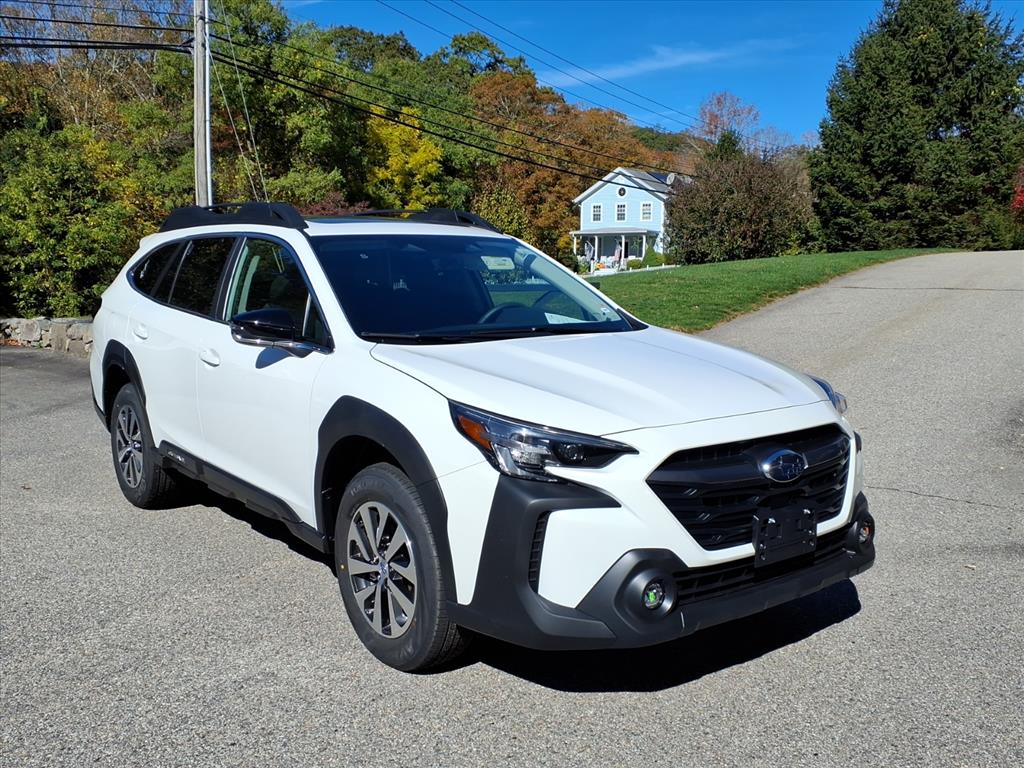 2025 Subaru Outback Premium's photo