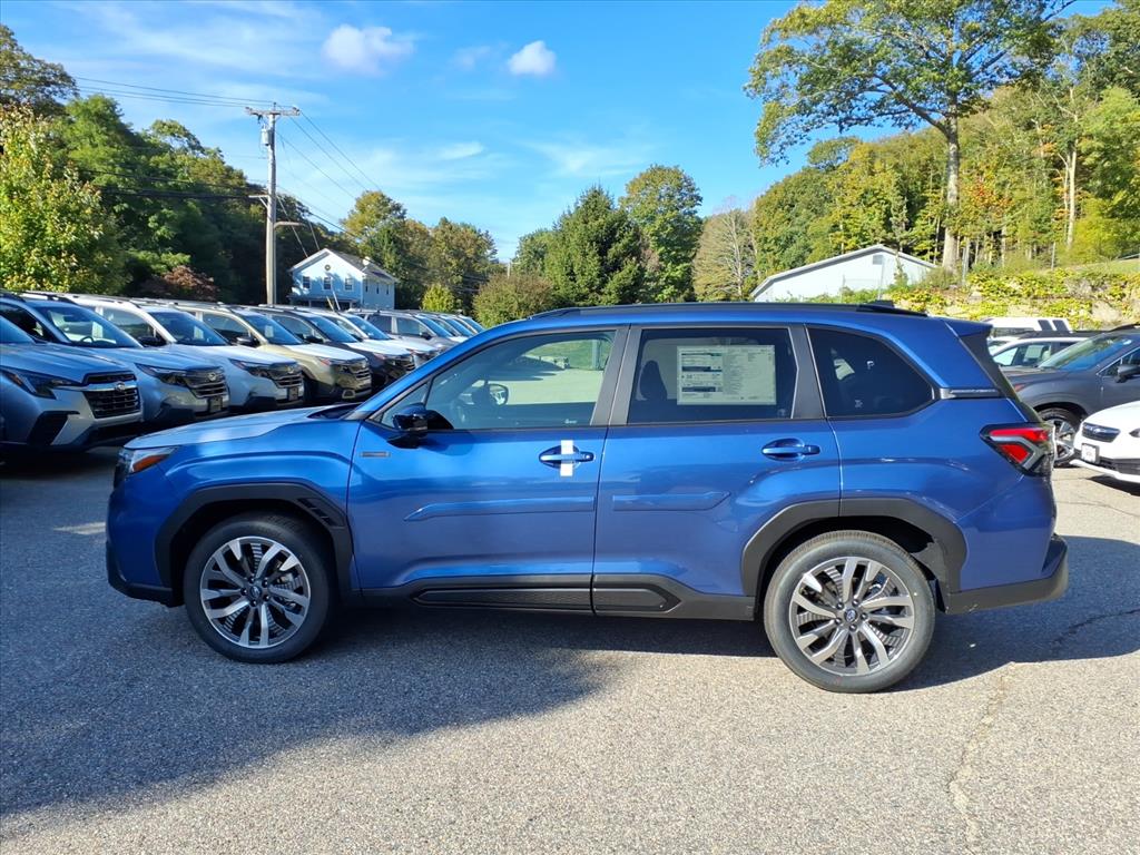 2025 Subaru Forester Touring photo 4