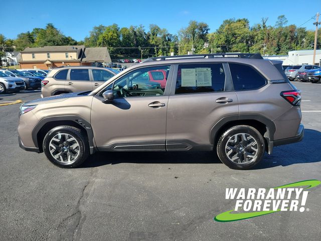 2025 Subaru Forester Premium photo 4