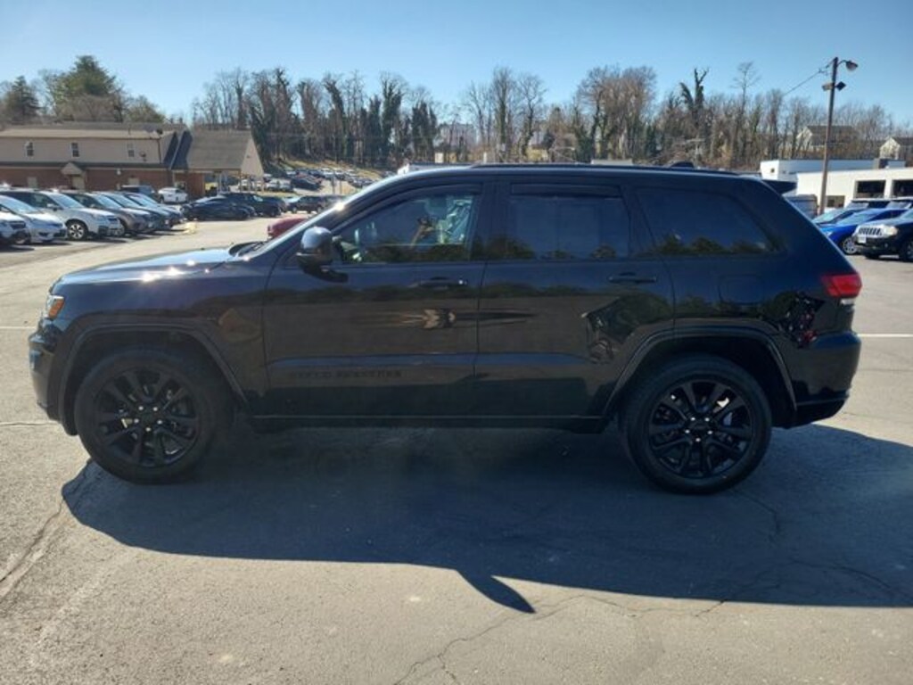 Used 2018 Jeep Grand Cherokee Laredo 4x4 SUV