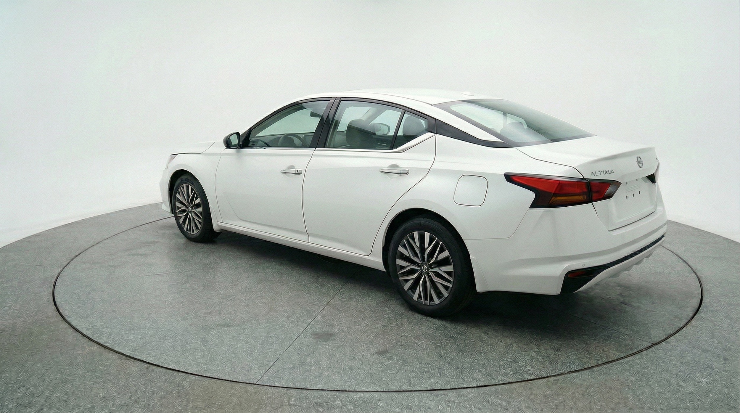 Thumbnail: 2025 Nissan Altima - 9