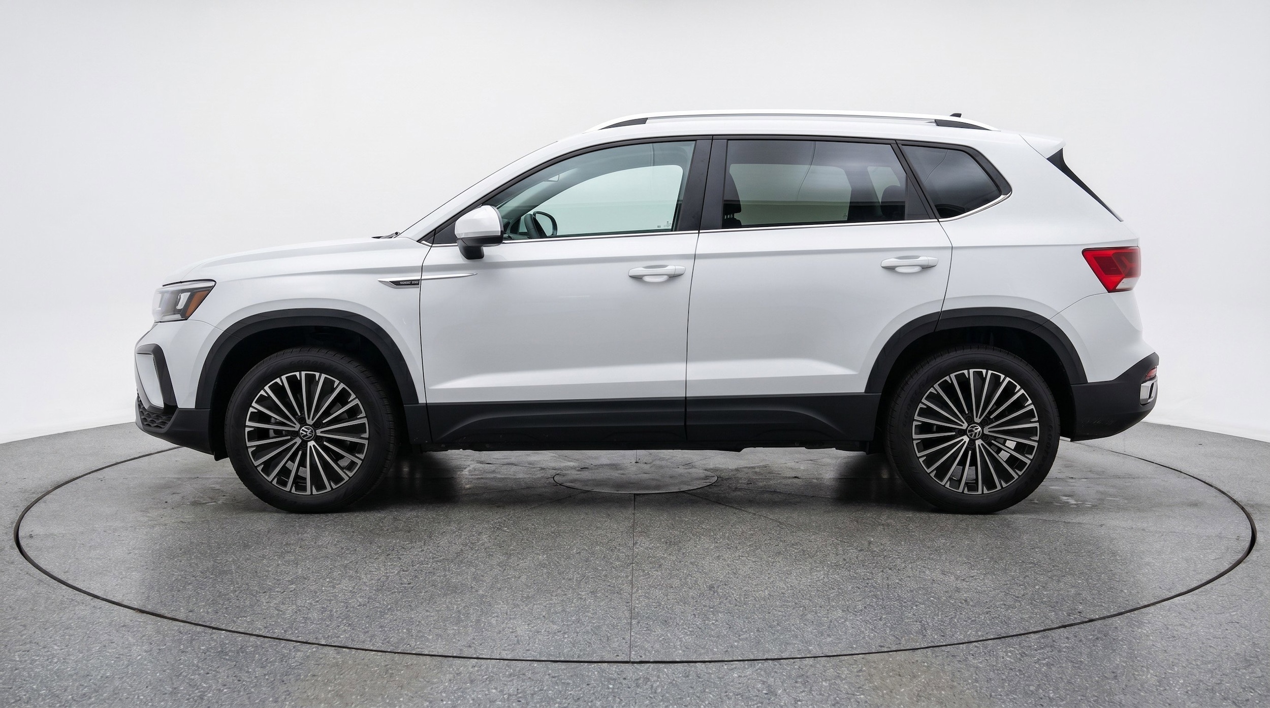Thumbnail: 2025 Volkswagen Taos - 5