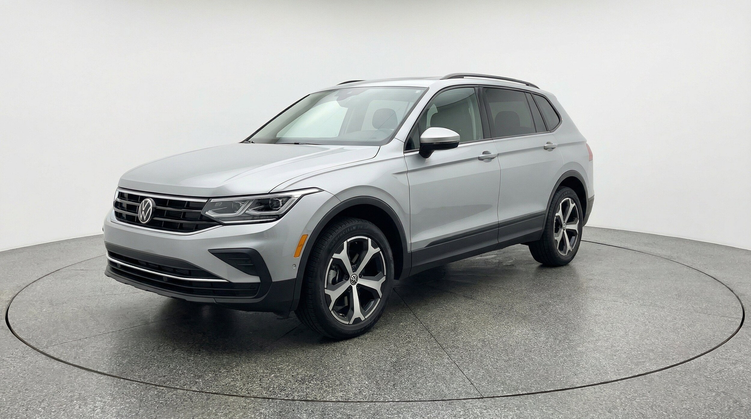 Thumbnail: 2026 Volkswagen Tiguan - 3