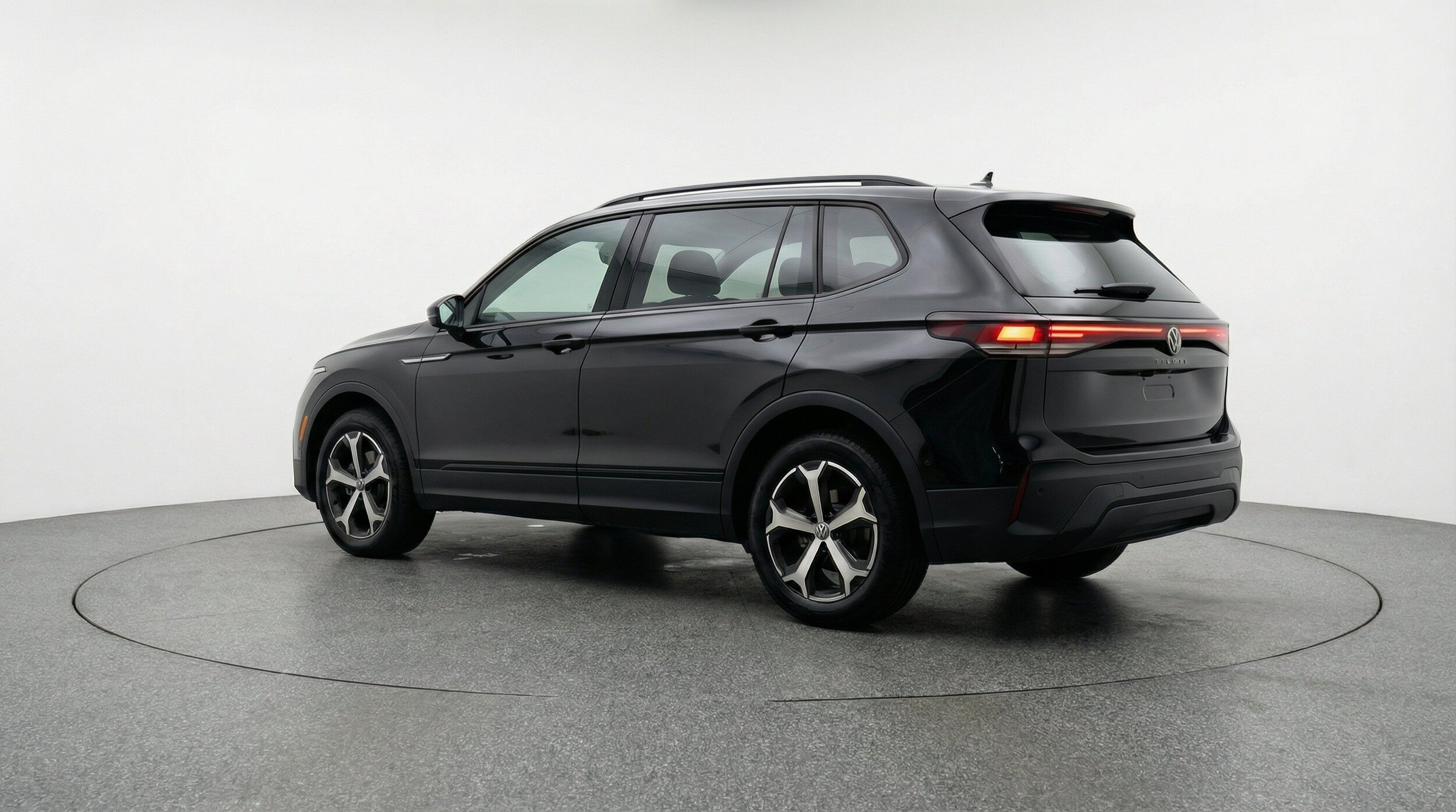 Thumbnail: 2026 Volkswagen Tiguan - 6
