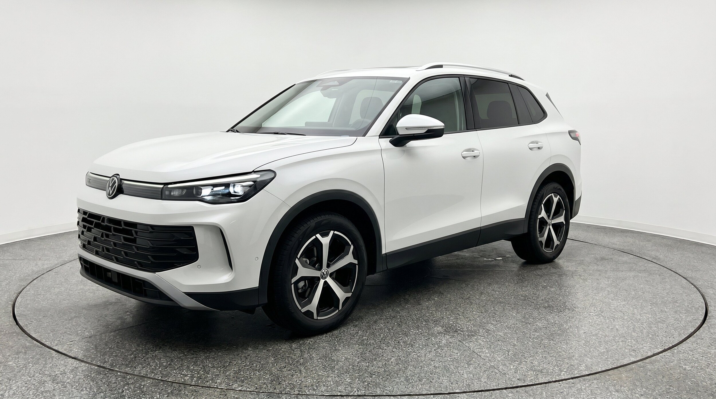Thumbnail: 2026 Volkswagen Tiguan - 3