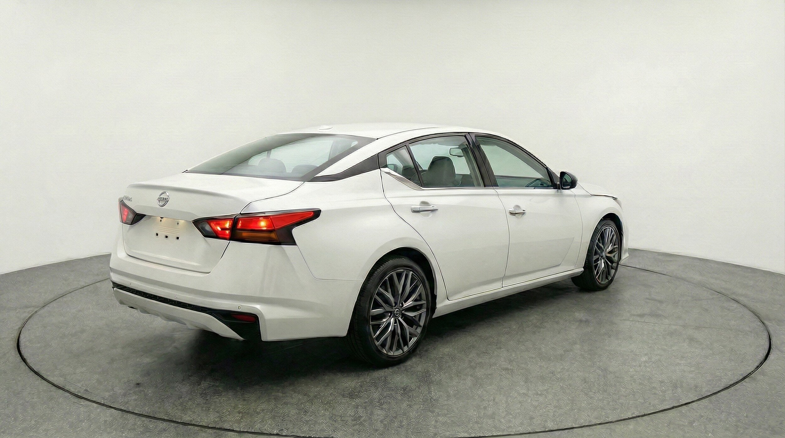 Thumbnail: 2025 Nissan Altima - 9