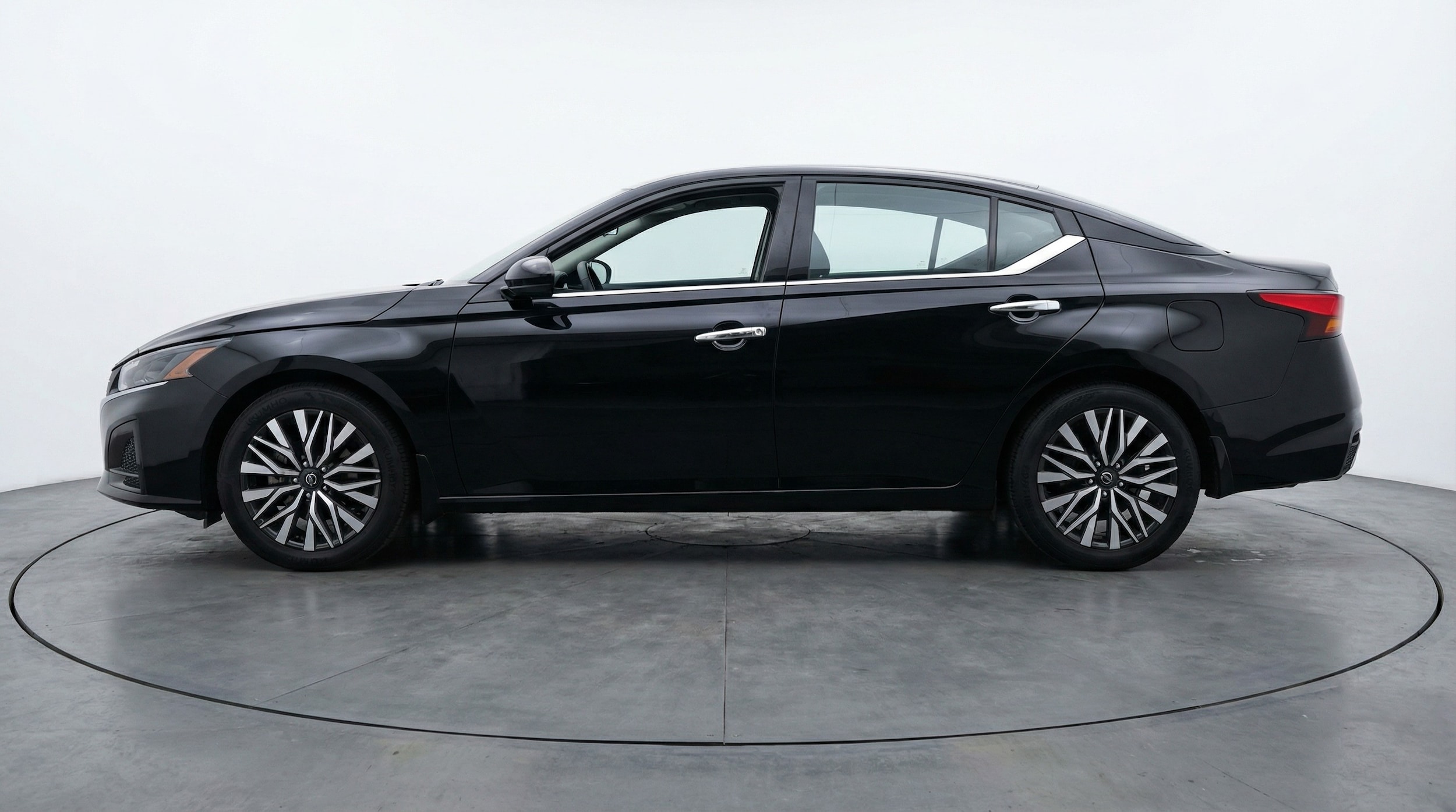 Thumbnail: 2025 Nissan Altima - 4