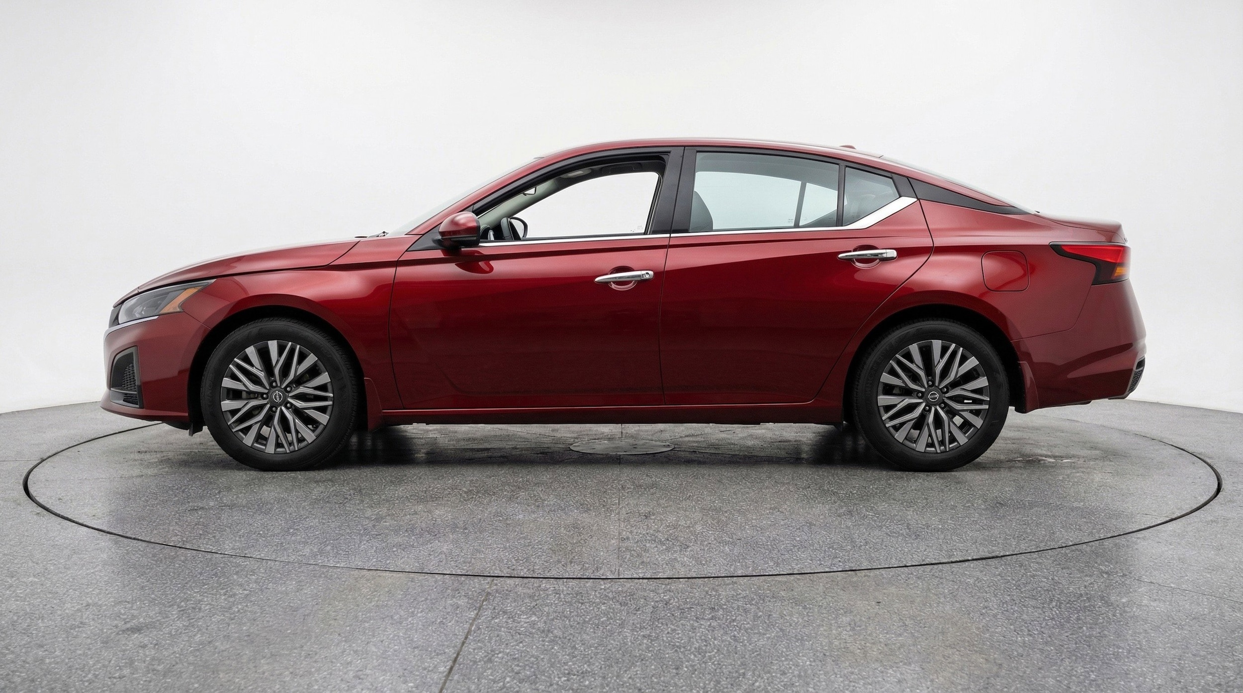 Thumbnail: 2025 Nissan Altima - 5