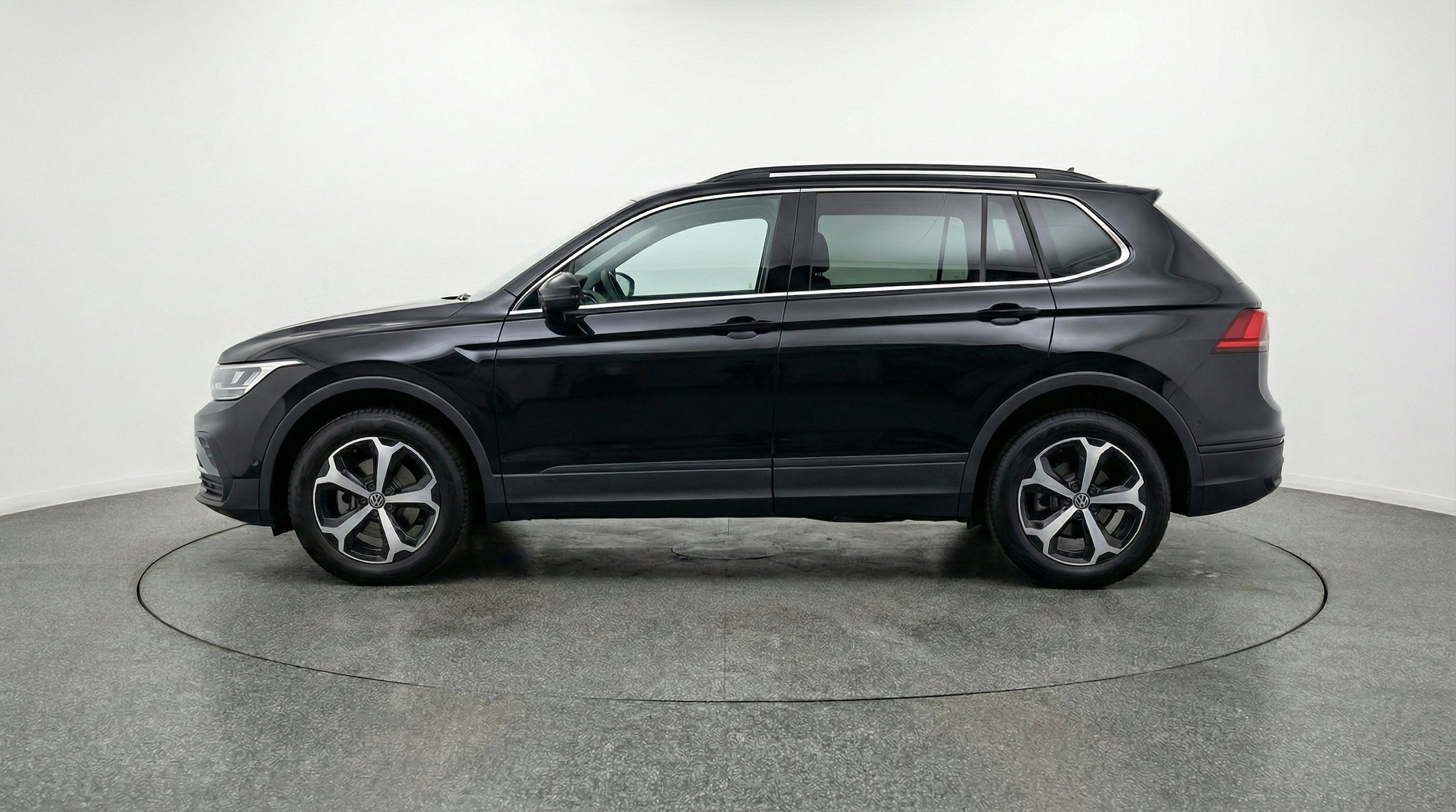 Thumbnail: 2026 Volkswagen Tiguan - 5