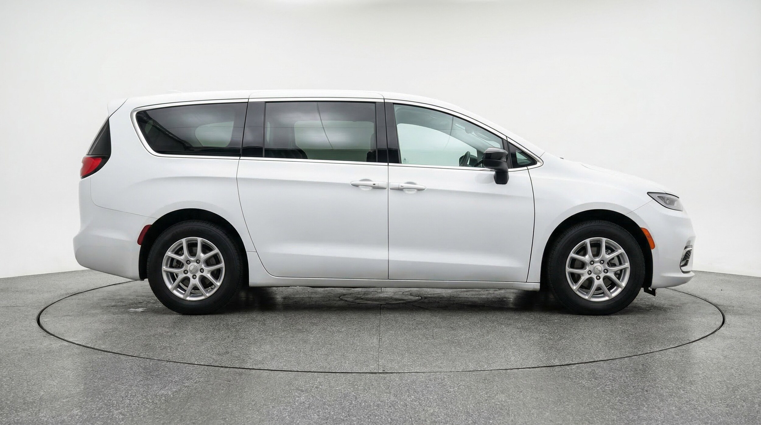 Thumbnail: 2024 Chrysler Voyager - 11