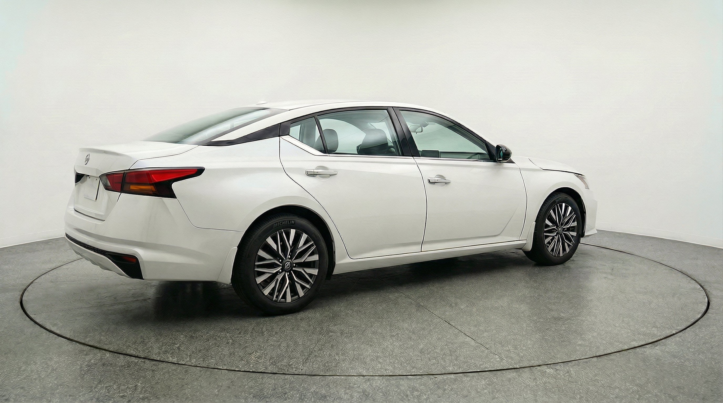 Thumbnail: 2025 Nissan Altima - 9
