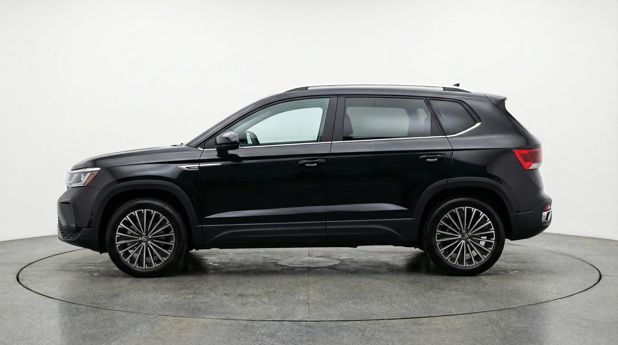 Thumbnail: 2025 Volkswagen Taos - 4