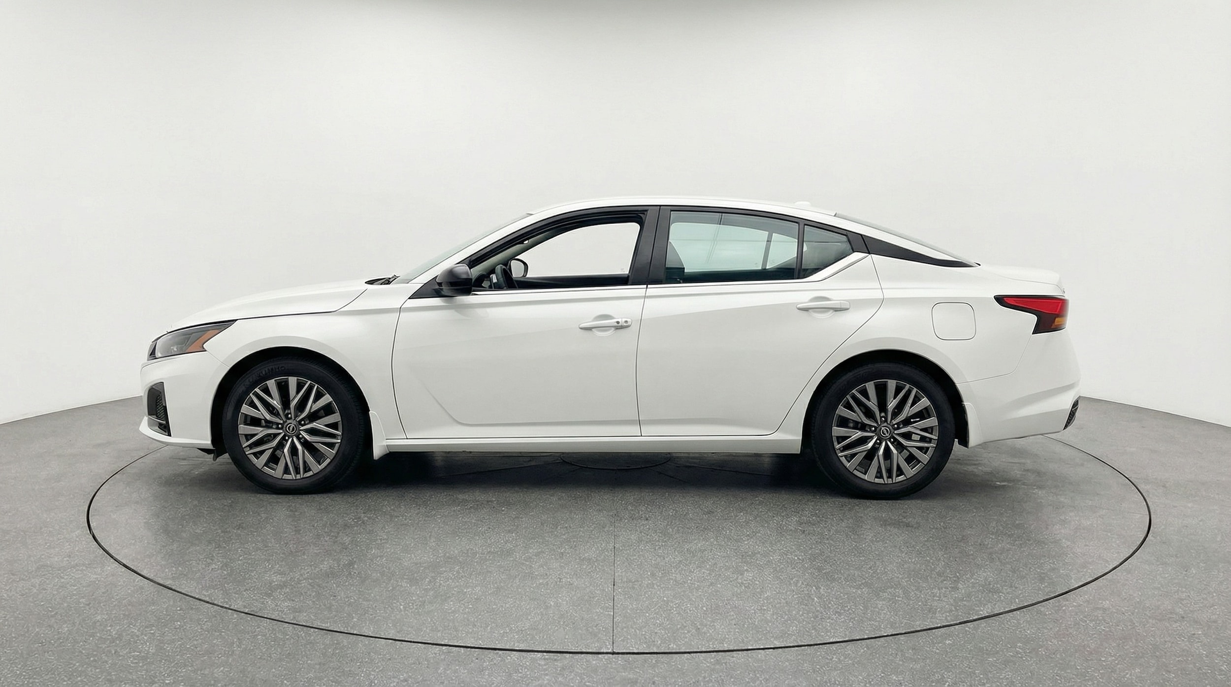 Thumbnail: 2025 Nissan Altima - 4